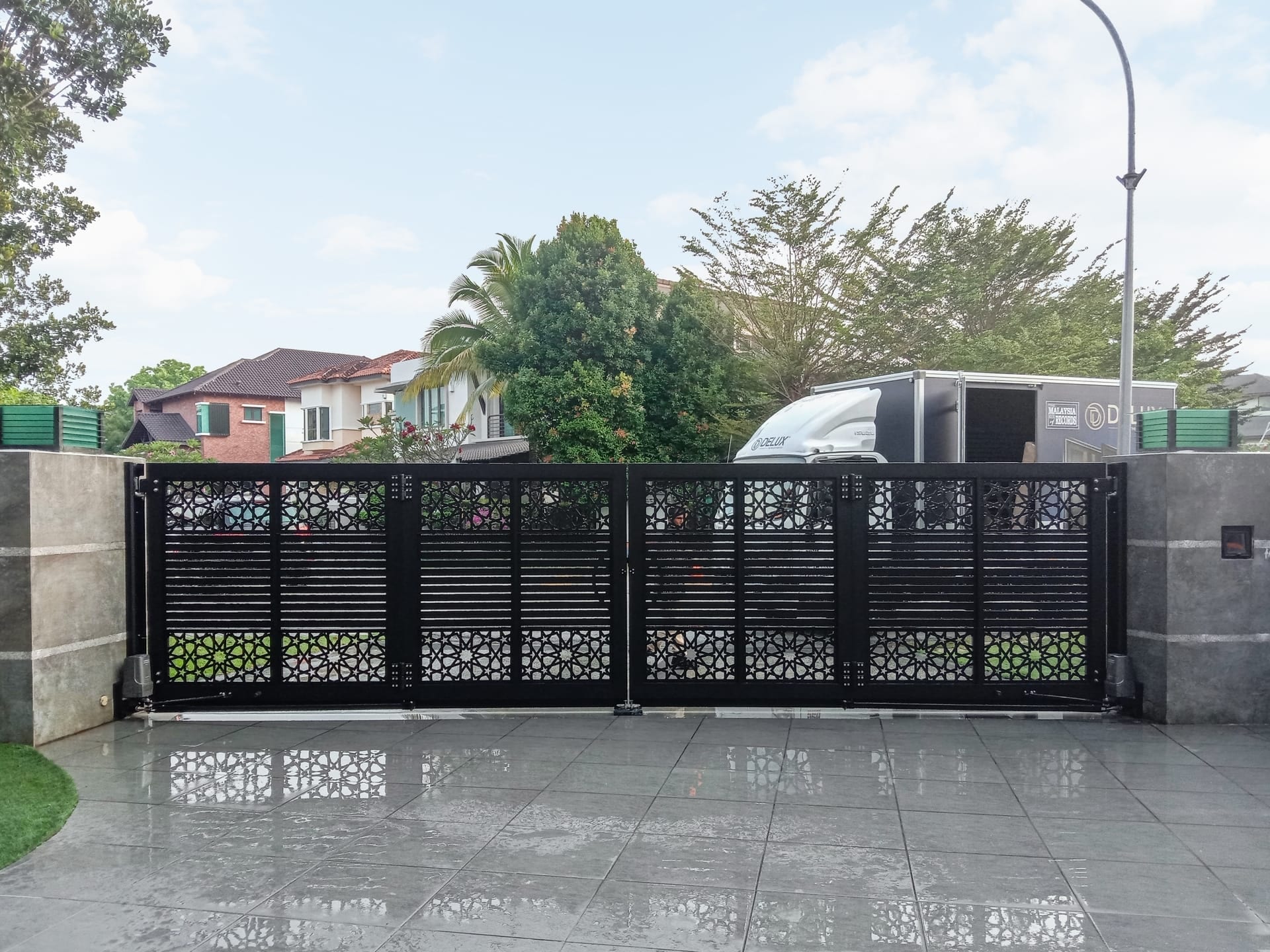 Trackless folding gate Trackless autogate Folding gate Malaysia Aluminium gate Malaysia Delux autogate Unigate Autogate Malaysia Unigate Malaysia Trackless gate Malaysia Aluminium gate supplier Malaysia Aluminium auto gate Autogate price Autogate system price Trackless autogate malaysia price Autogate malaysia price Aluminium gate suppliers mj102