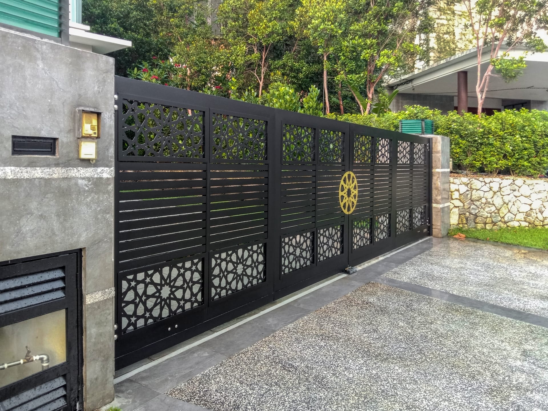 Trackless folding gate Trackless autogate Folding gate Malaysia Aluminium gate Malaysia Delux autogate Unigate Autogate Malaysia Unigate Malaysia Trackless gate Malaysia Aluminium gate supplier Malaysia Aluminium auto gate Autogate price Autogate system price Trackless autogate malaysia price Autogate malaysia price Aluminium gate suppliers mj102