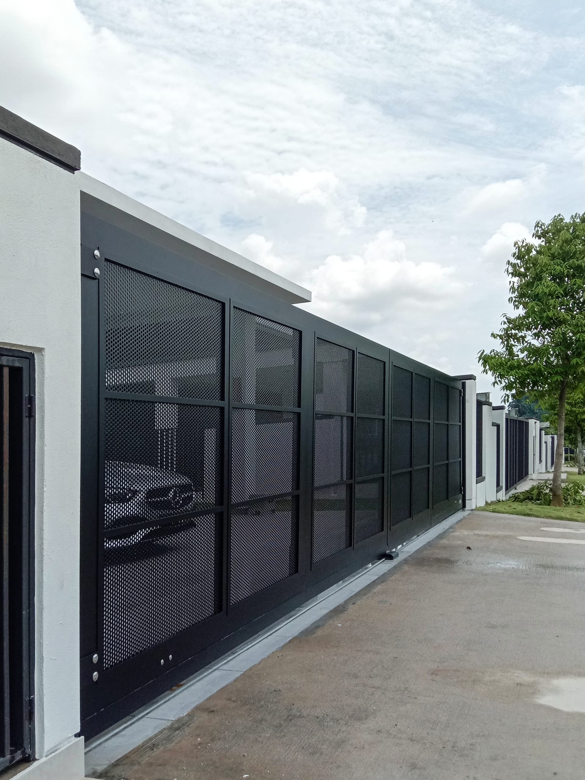 Trackless folding gate Trackless autogate Folding gate Malaysia Aluminium gate Malaysia Delux autogate Unigate Autogate Malaysia Unigate Malaysia Trackless gate Malaysia Aluminium gate supplier Malaysia Aluminium auto gate Autogate price Autogate system price Trackless autogate malaysia price Autogate malaysia price Aluminium gate suppliers x7