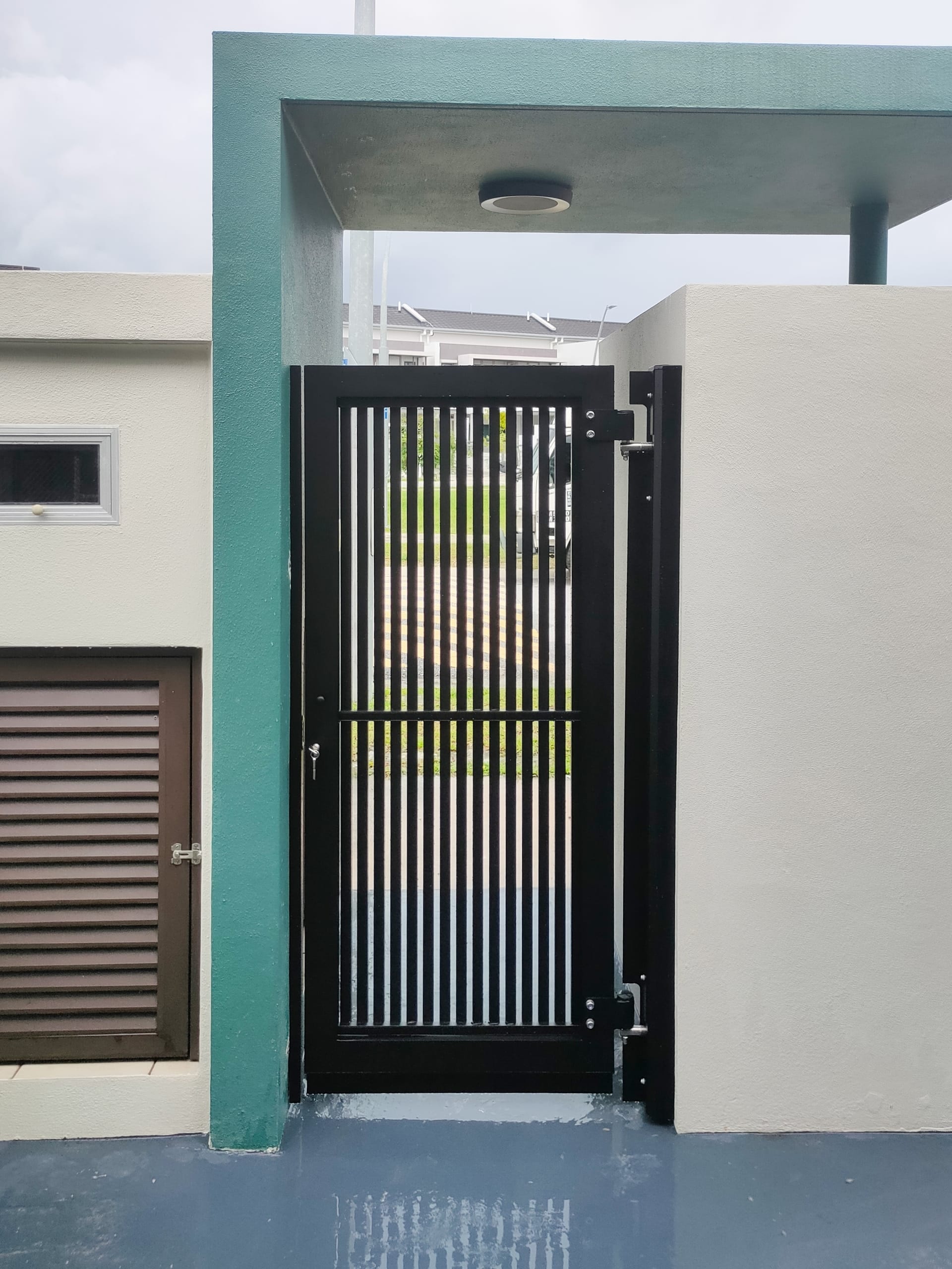 Trackless folding gate Trackless autogate Folding gate Malaysia Aluminium gate Malaysia Delux autogate Unigate Autogate Malaysia Unigate Malaysia Trackless gate Malaysia Aluminium gate supplier Malaysia Aluminium auto gate Autogate price Autogate system price Trackless autogate malaysia price Autogate malaysia price Aluminium gate suppliers mj107