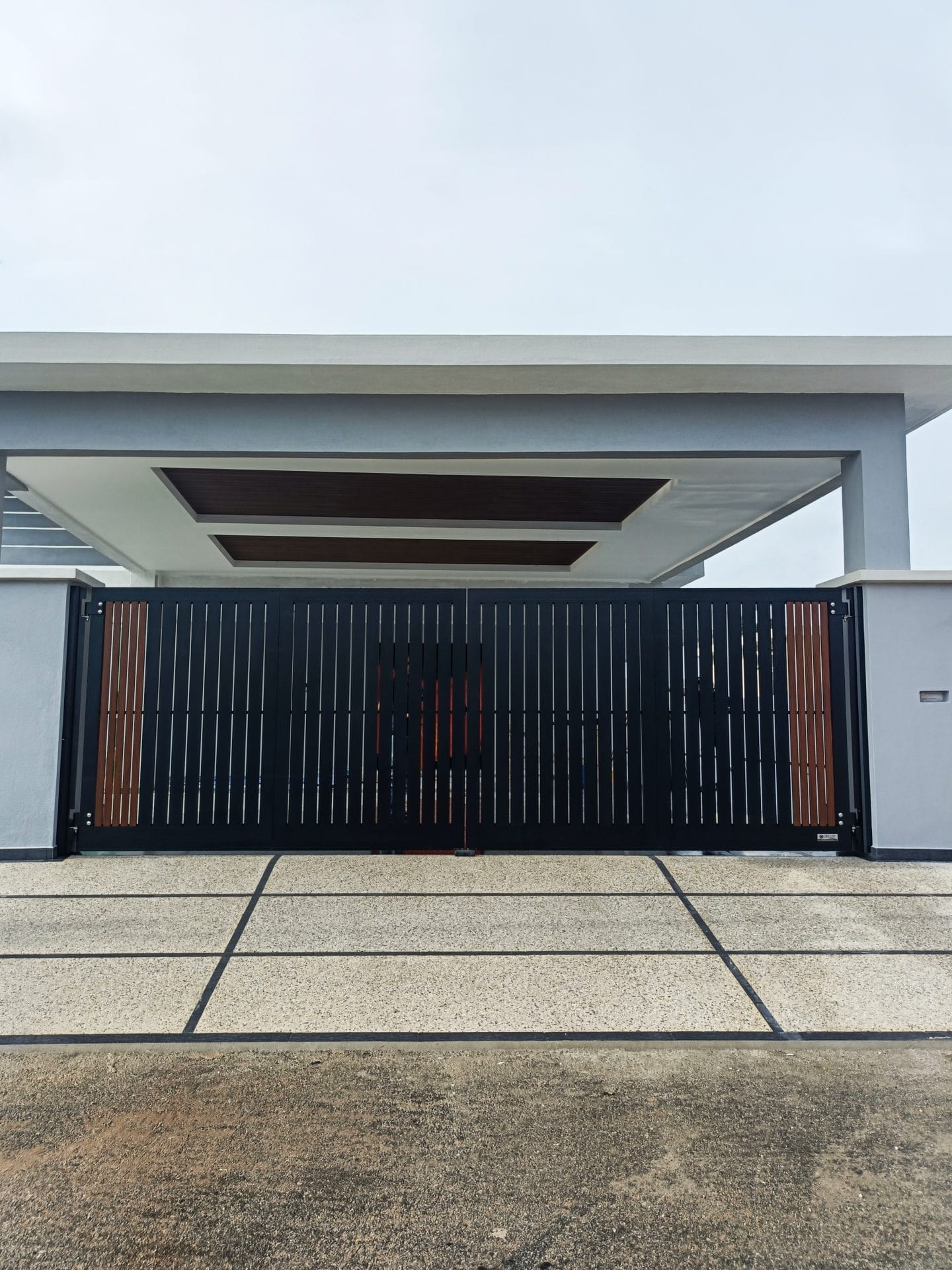 Trackless folding gate Trackless autogate Folding gate Malaysia Aluminium gate Malaysia Delux autogate Unigate Autogate Malaysia Unigate Malaysia Trackless gate Malaysia Aluminium gate supplier Malaysia Aluminium auto gate Autogate price Autogate system price Trackless autogate malaysia price Autogate malaysia price Aluminium gate suppliers Pine 7