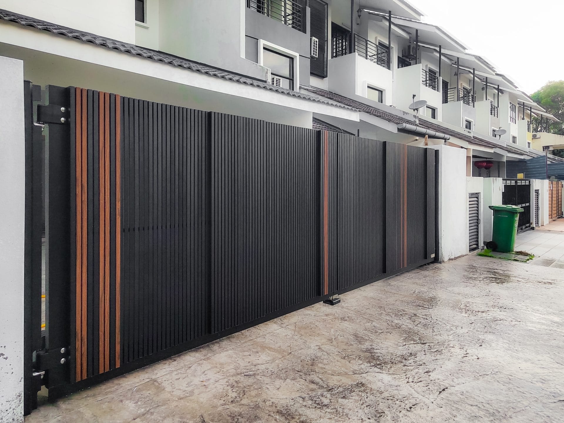 Trackless folding gate Trackless autogate Folding gate Malaysia Aluminium gate Malaysia Delux autogate Unigate Autogate Malaysia Unigate Malaysia Trackless gate Malaysia Aluminium gate supplier Malaysia Aluminium auto gate Autogate price Autogate system price Trackless autogate malaysia price Autogate malaysia price Aluminium gate suppliers X27