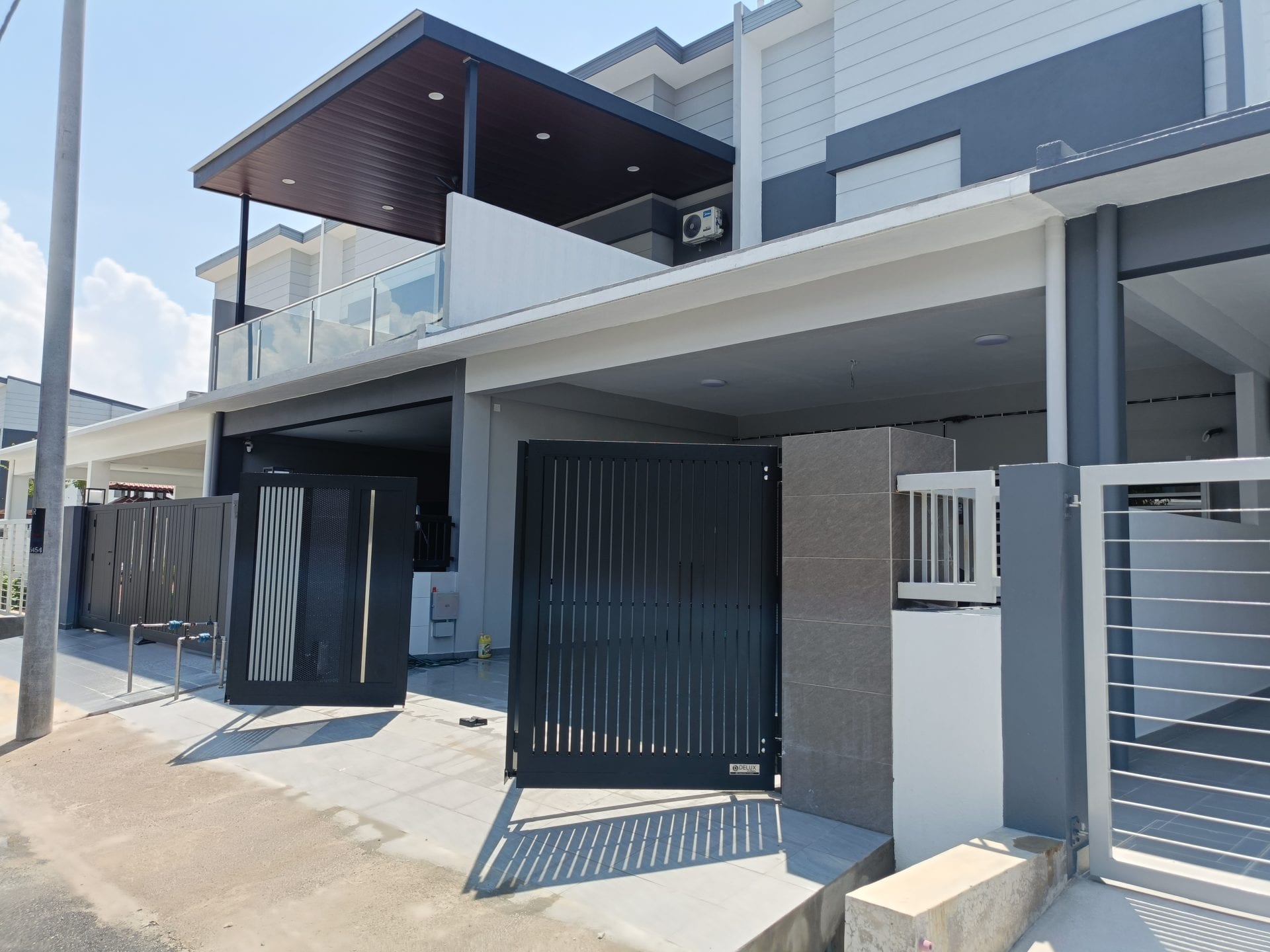 Trackless folding gate Trackless autogate Folding gate Malaysia Aluminium gate Malaysia Delux autogate Unigate Autogate Malaysia Unigate Malaysia Trackless gate Malaysia Aluminium gate supplier Malaysia Aluminium auto gate Autogate price Autogate system price Trackless autogate malaysia price Autogate malaysia price Aluminium gate suppliers linex 3