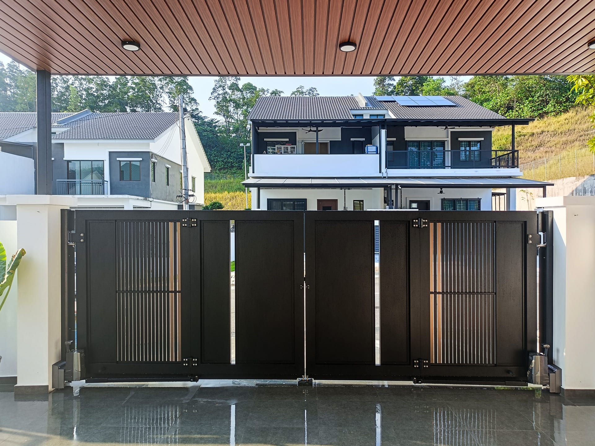 Trackless folding gate Trackless autogate Folding gate Malaysia Aluminium gate Malaysia Delux autogate Unigate Autogate Malaysia Unigate Malaysia Trackless gate Malaysia Aluminium gate supplier Malaysia Aluminium auto gate Autogate price Autogate system price Trackless autogate malaysia price Autogate malaysia price Aluminium gate suppliers LINO GN101