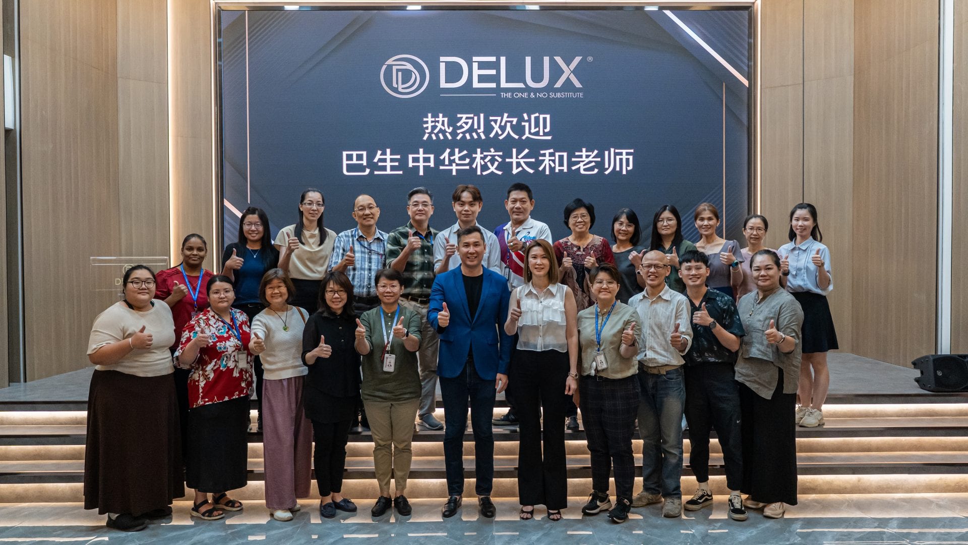 Welcoming SM Chung Hua Teachers & Students to the DELUX HQ Showroom