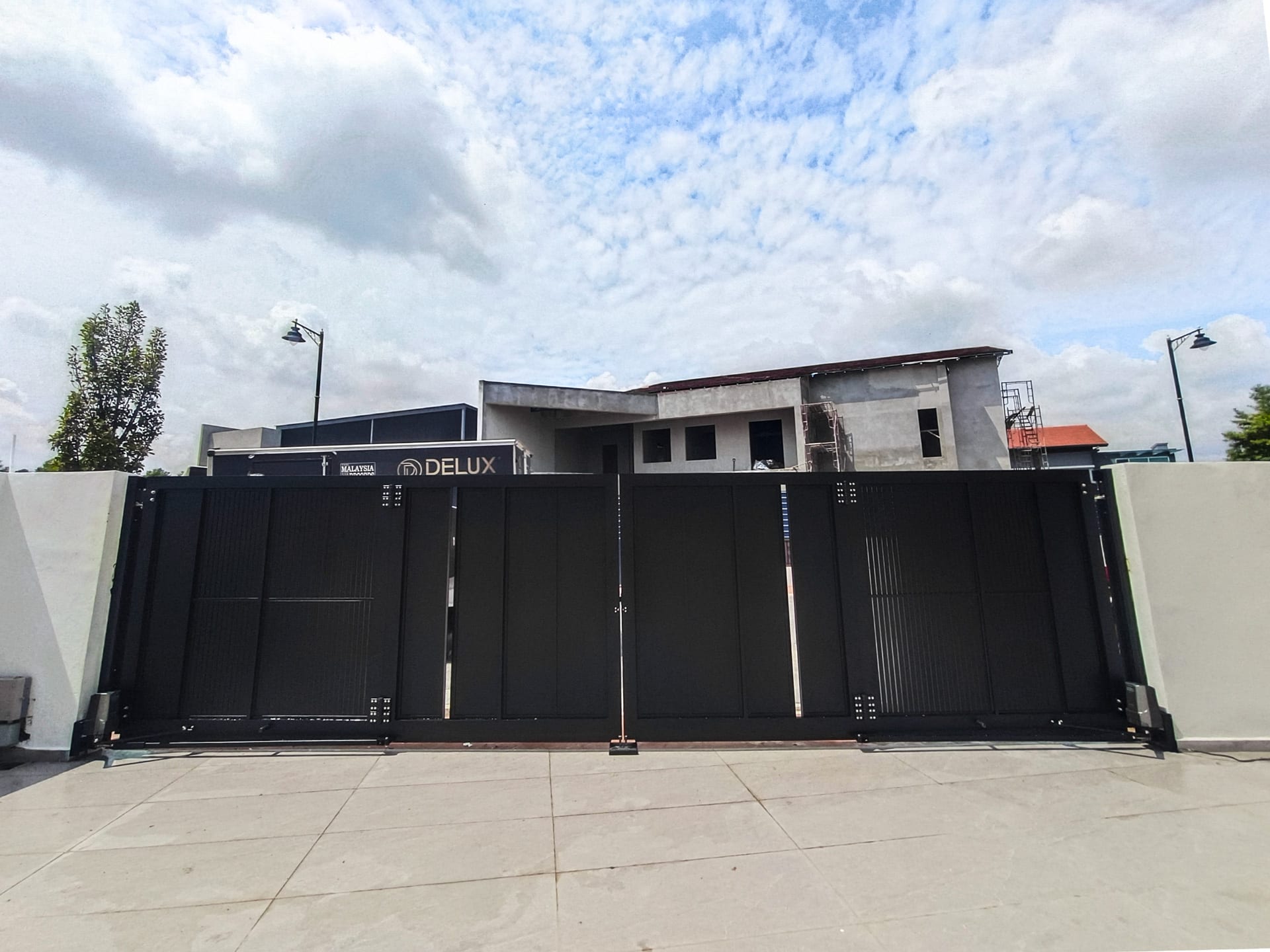 Trackless folding gate Trackless autogate Folding gate Malaysia Aluminium gate Malaysia Delux autogate Unigate Autogate Malaysia Unigate Malaysia Trackless gate Malaysia Aluminium gate supplier Malaysia Aluminium auto gate Autogate price Autogate system price Trackless autogate malaysia price Autogate malaysia price Aluminium gate suppliers LINO
