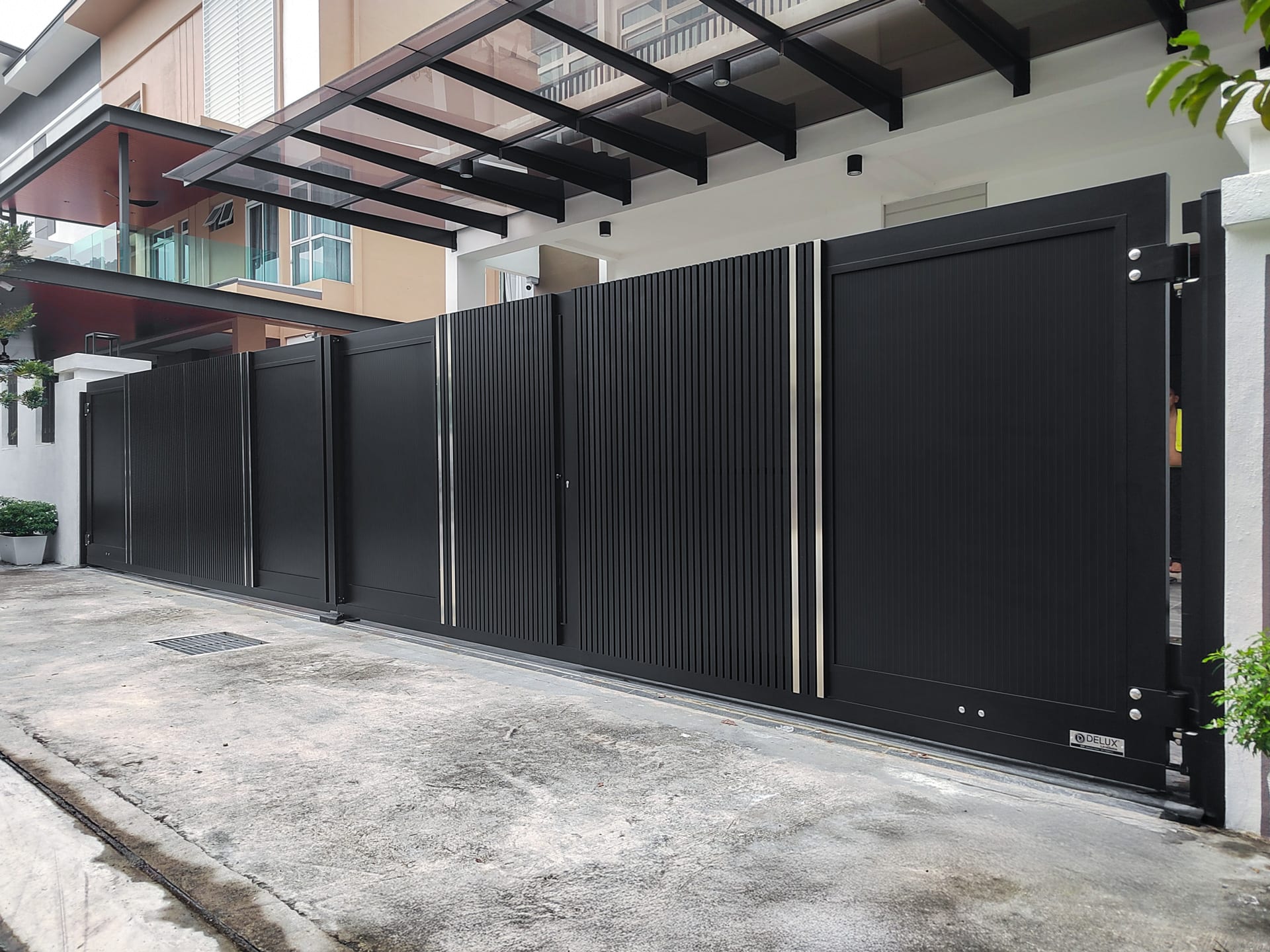 Trackless folding gate Trackless autogate Folding gate Malaysia Aluminium gate Malaysia Delux autogate Unigate Autogate Malaysia Unigate Malaysia Trackless gate Malaysia Aluminium gate supplier Malaysia Aluminium auto gate Autogate price Autogate system price Trackless autogate malaysia price Autogate malaysia price Aluminium gate suppliers LINO