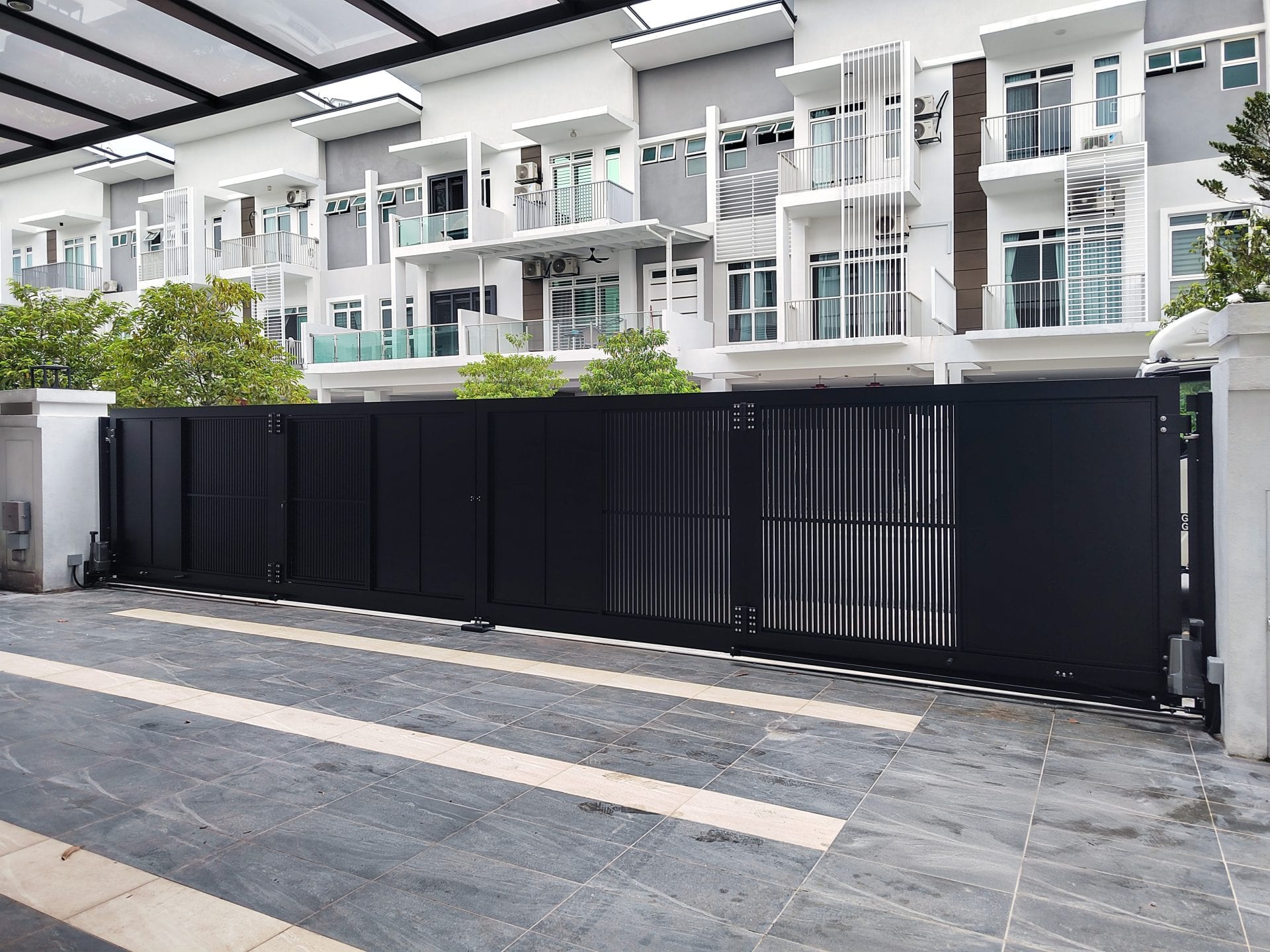 Trackless folding gate Trackless autogate Folding gate Malaysia Aluminium gate Malaysia Delux autogate Unigate Autogate Malaysia Unigate Malaysia Trackless gate Malaysia Aluminium gate supplier Malaysia Aluminium auto gate Autogate price Autogate system price Trackless autogate malaysia price Autogate malaysia price Aluminium gate suppliers LINO