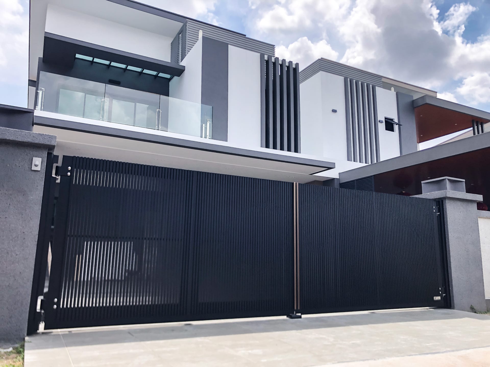 Trackless folding gate Trackless autogate Folding gate Malaysia Aluminium gate Malaysia Delux autogate Unigate Autogate Malaysia Unigate Malaysia Trackless gate Malaysia Aluminium gate supplier Malaysia Aluminium auto gate Autogate price Autogate system price Trackless autogate malaysia price Autogate malaysia price Aluminium gate suppliers