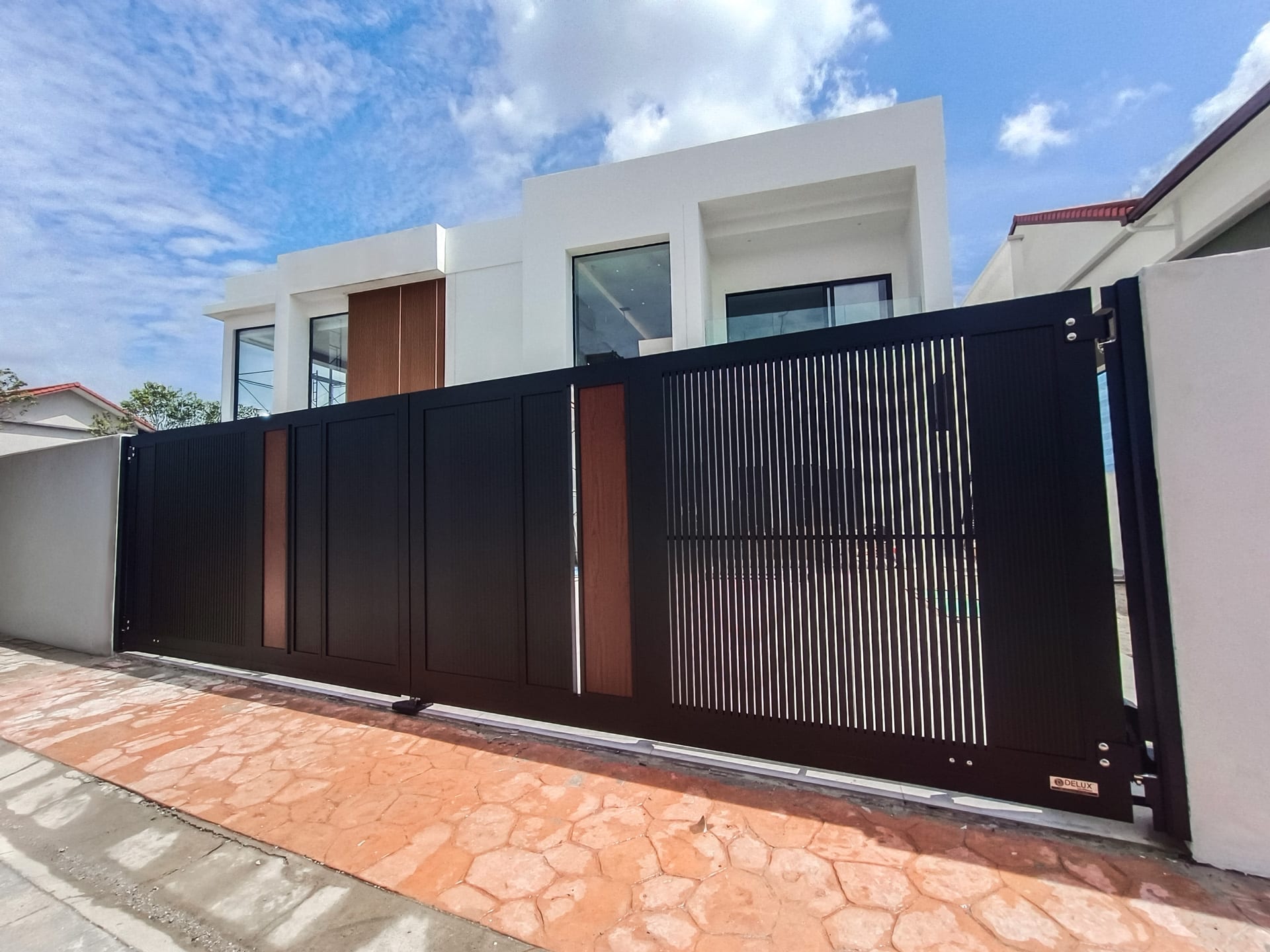 Trackless folding gate Trackless autogate Folding gate Malaysia Aluminium gate Malaysia Delux autogate Unigate Autogate Malaysia Unigate Malaysia Trackless gate Malaysia Aluminium gate supplier Malaysia Aluminium auto gate Autogate price Autogate system price Trackless autogate malaysia price Autogate malaysia price Aluminium gate suppliers LINO