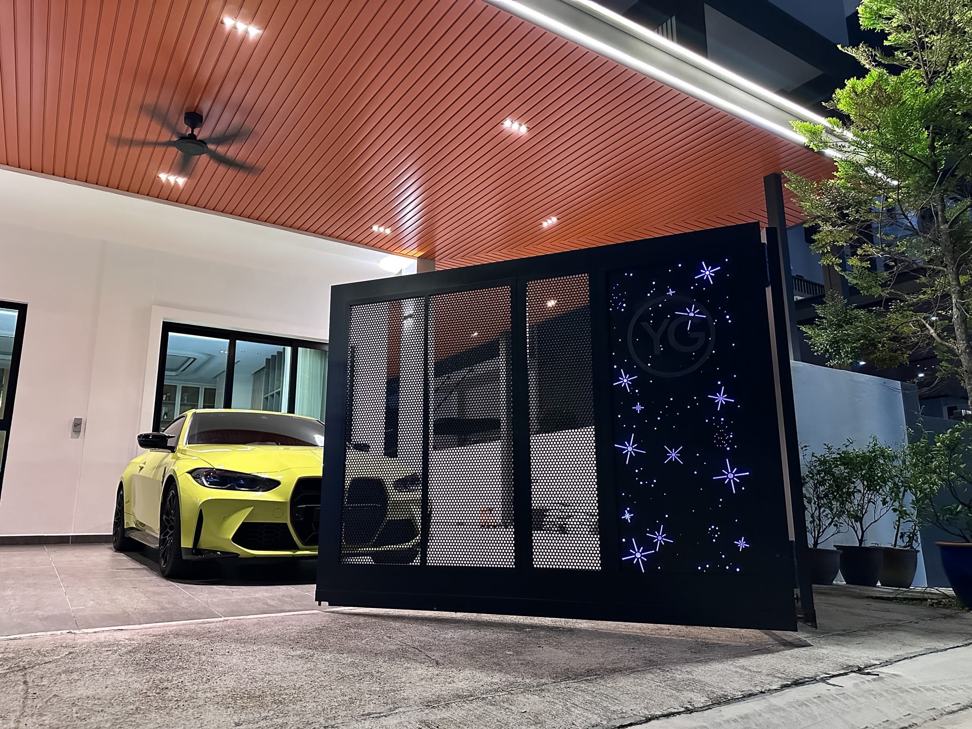 Trackless folding gate Trackless autogate Folding gate Malaysia Aluminium gate Malaysia Delux autogate Unigate Autogate Malaysia Unigate Malaysia Trackless gate Malaysia Aluminium gate supplier Malaysia Aluminium auto gate Autogate price Autogate system price Trackless autogate malaysia price Autogate malaysia price Aluminium gate suppliers