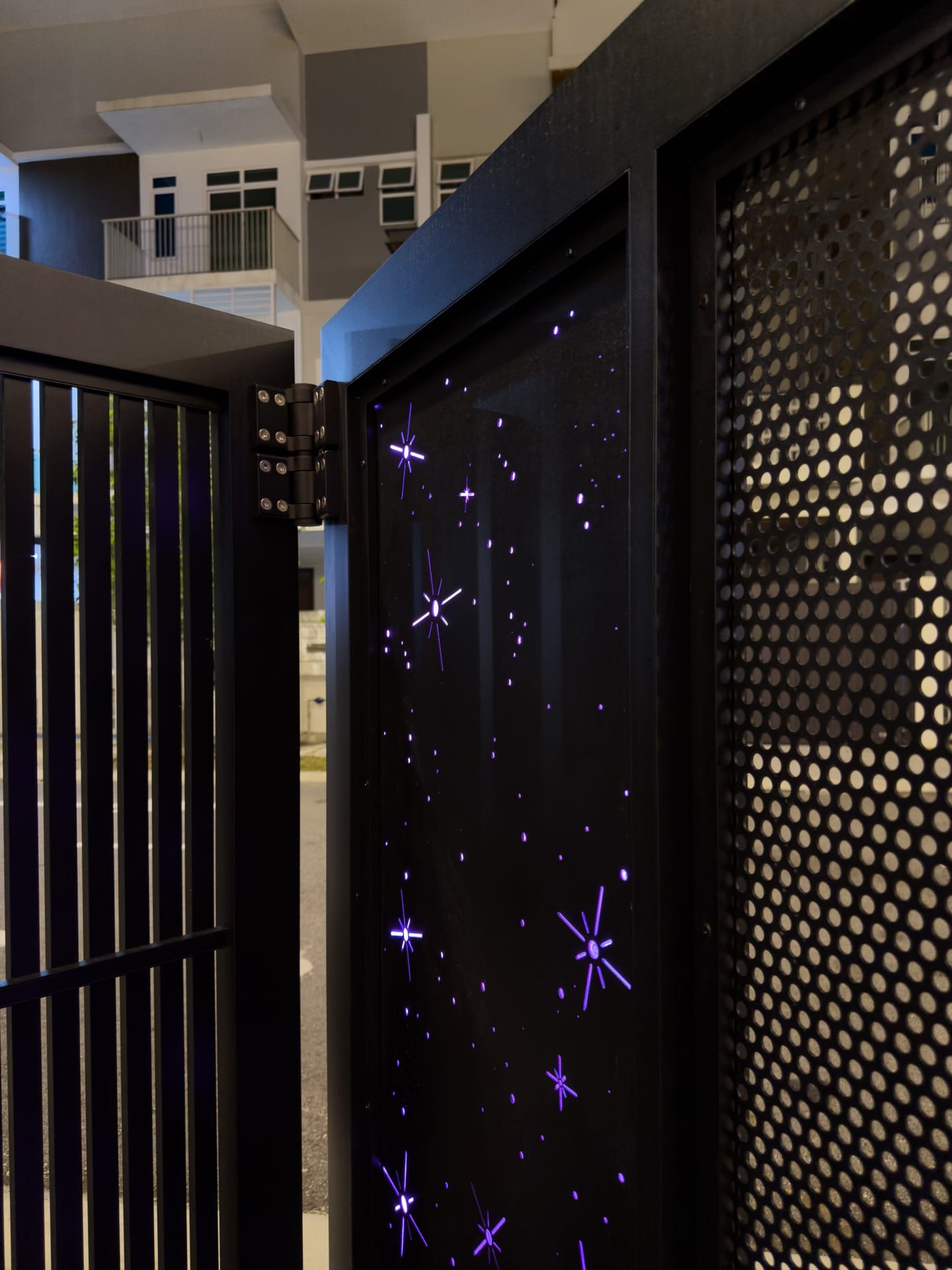 Trackless folding gate Trackless autogate Folding gate Malaysia Aluminium gate Malaysia Delux autogate Unigate Autogate Malaysia Unigate Malaysia Trackless gate Malaysia Aluminium gate supplier Malaysia Aluminium auto gate Autogate price Autogate system price Trackless autogate malaysia price Autogate malaysia price Aluminium gate suppliers