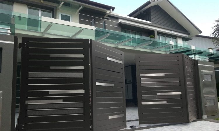 trackless folding gate