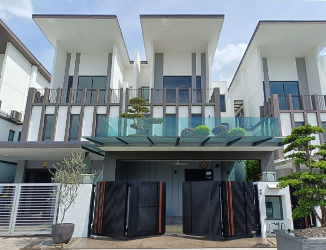 Trackless folding gate Trackless autogate Folding gate Malaysia Aluminium gate Malaysia Delux autogate Unigate Autogate Malaysia Unigate Malaysia Trackless gate Malaysia Aluminium gate supplier Malaysia Aluminium auto gate Autogate price Autogate system price Trackless autogate malaysia price Autogate malaysia price Aluminium gate suppliers LINO GN303