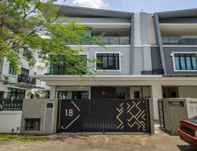 Trackless folding gate Trackless autogate Folding gate Malaysia Aluminium gate Malaysia Delux autogate Unigate Autogate Malaysia Unigate Malaysia Trackless gate Malaysia Aluminium gate supplier Malaysia Aluminium auto gate Autogate price Autogate system price Trackless autogate malaysia price Autogate malaysia price Aluminium gate suppliers earth 2