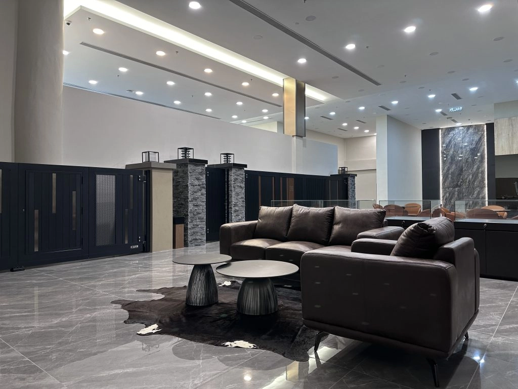 DELUX new showroom UniGate trackless folding autogate