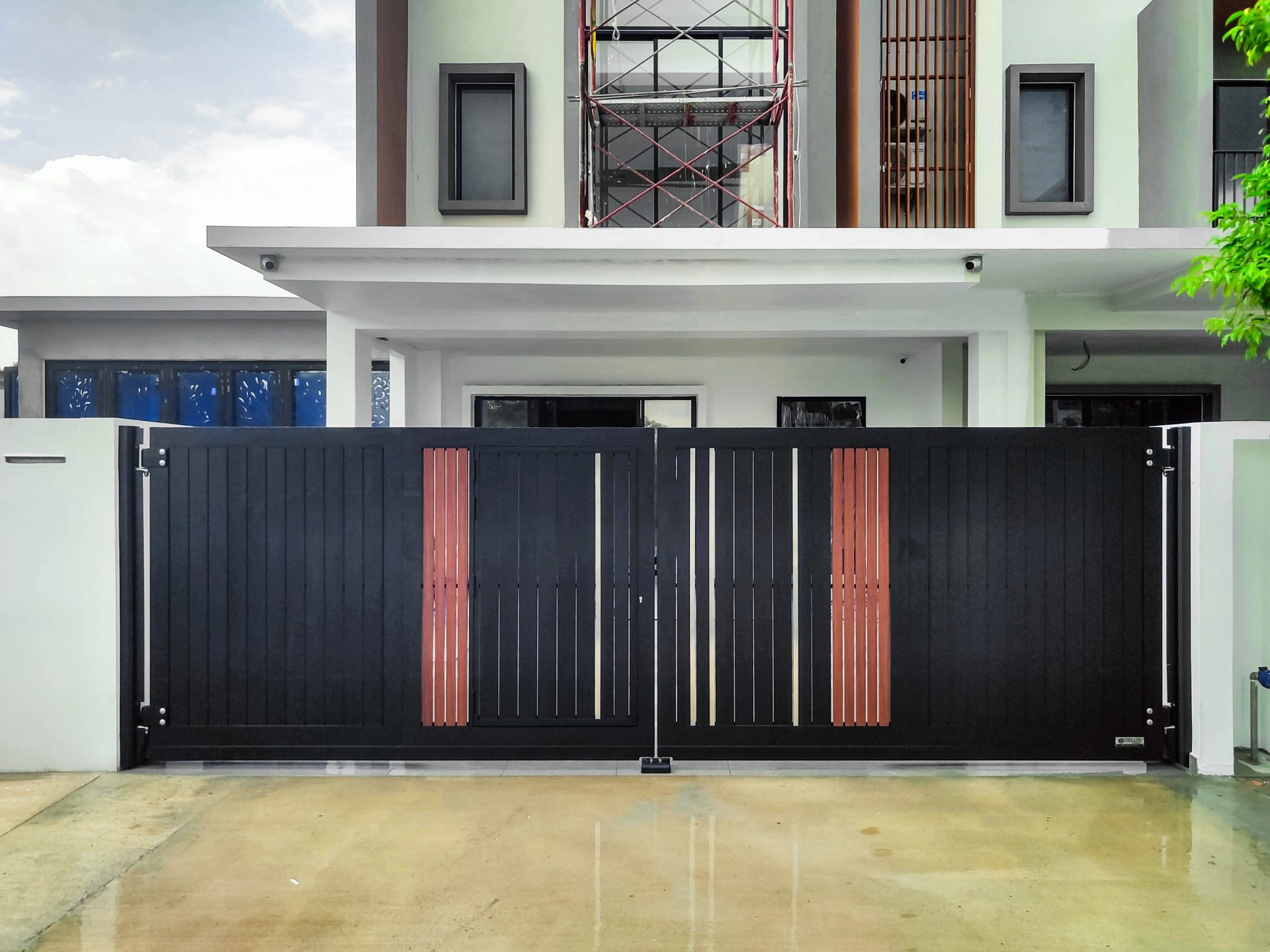 Trackless folding gate Trackless autogate Folding gate Malaysia Aluminium gate Malaysia Delux autogate Unigate Autogate Malaysia Unigate Malaysia Trackless gate Malaysia Aluminium gate supplier Malaysia Aluminium auto gate Autogate price Autogate system price Trackless autogate malaysia price Autogate malaysia price Aluminium gate suppliers Breeze 4