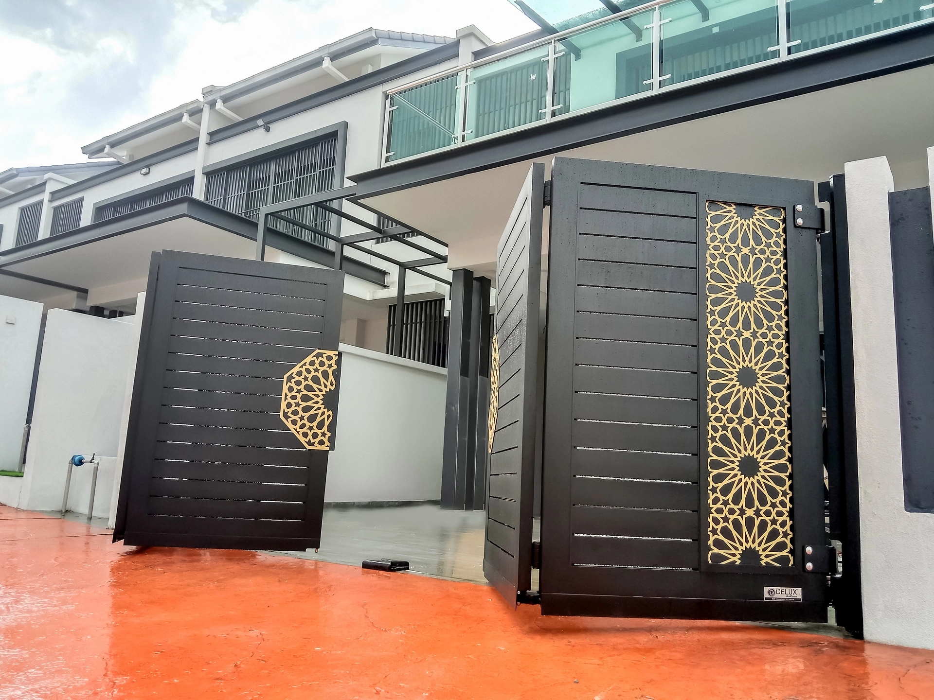 Trackless folding gate Trackless autogate Folding gate Malaysia Aluminium gate Malaysia Delux autogate Unigate Autogate Malaysia Unigate Malaysia Trackless gate Malaysia Aluminium gate supplier Malaysia Aluminium auto gate Autogate price Autogate system price Trackless autogate malaysia price Autogate malaysia price Aluminium gate suppliers mj106