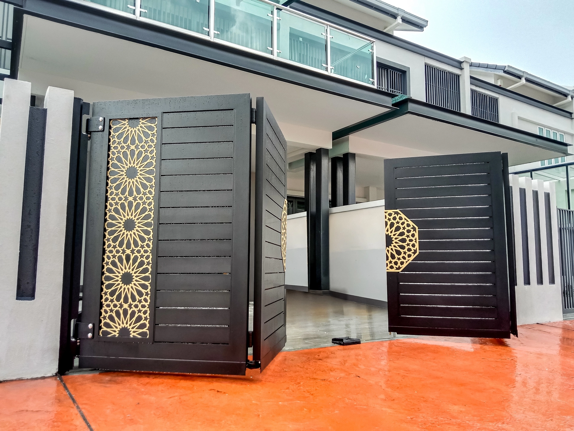 Trackless folding gate Trackless autogate Folding gate Malaysia Aluminium gate Malaysia Delux autogate Unigate Autogate Malaysia Unigate Malaysia Trackless gate Malaysia Aluminium gate supplier Malaysia Aluminium auto gate Autogate price Autogate system price Trackless autogate malaysia price Autogate malaysia price Aluminium gate suppliers mj106