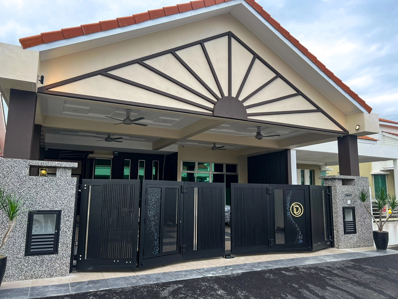 Trackless folding gate Trackless autogate Folding gate Malaysia Aluminium gate Malaysia Delux autogate Unigate Autogate Malaysia Unigate Malaysia Trackless gate Malaysia Aluminium gate supplier Malaysia Aluminium auto gate Autogate price Autogate system price Trackless autogate malaysia price Autogate malaysia price Aluminium gate suppliers Vera