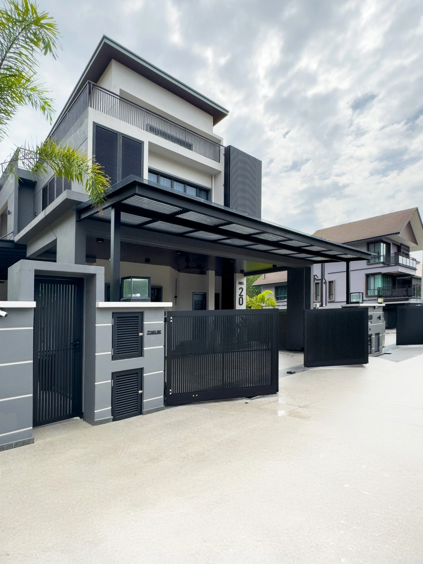 Trackless folding gate Trackless autogate Folding gate Malaysia Aluminium gate Malaysia Delux autogate Unigate Autogate Malaysia Unigate Malaysia Trackless gate Malaysia Aluminium gate supplier Malaysia Aluminium auto gate Autogate price Autogate system price Trackless autogate malaysia price Autogate malaysia price Aluminium gate suppliers texstone x16