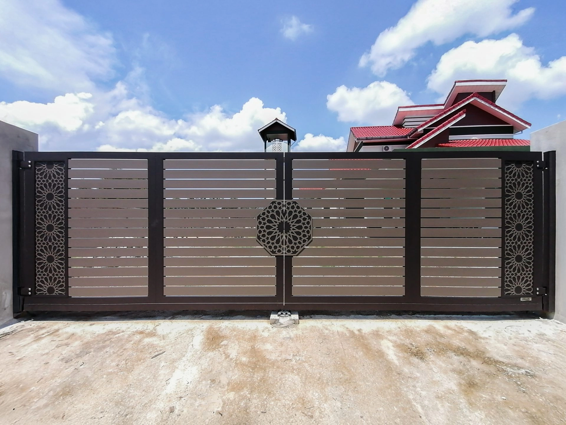 Trackless folding gate Trackless autogate Folding gate Malaysia Aluminium gate Malaysia Delux autogate Unigate Autogate Malaysia Unigate Malaysia Trackless gate Malaysia Aluminium gate supplier Malaysia Aluminium auto gate Autogate price Autogate system price Trackless autogate malaysia price Autogate malaysia price Aluminium gate suppliers MJ106