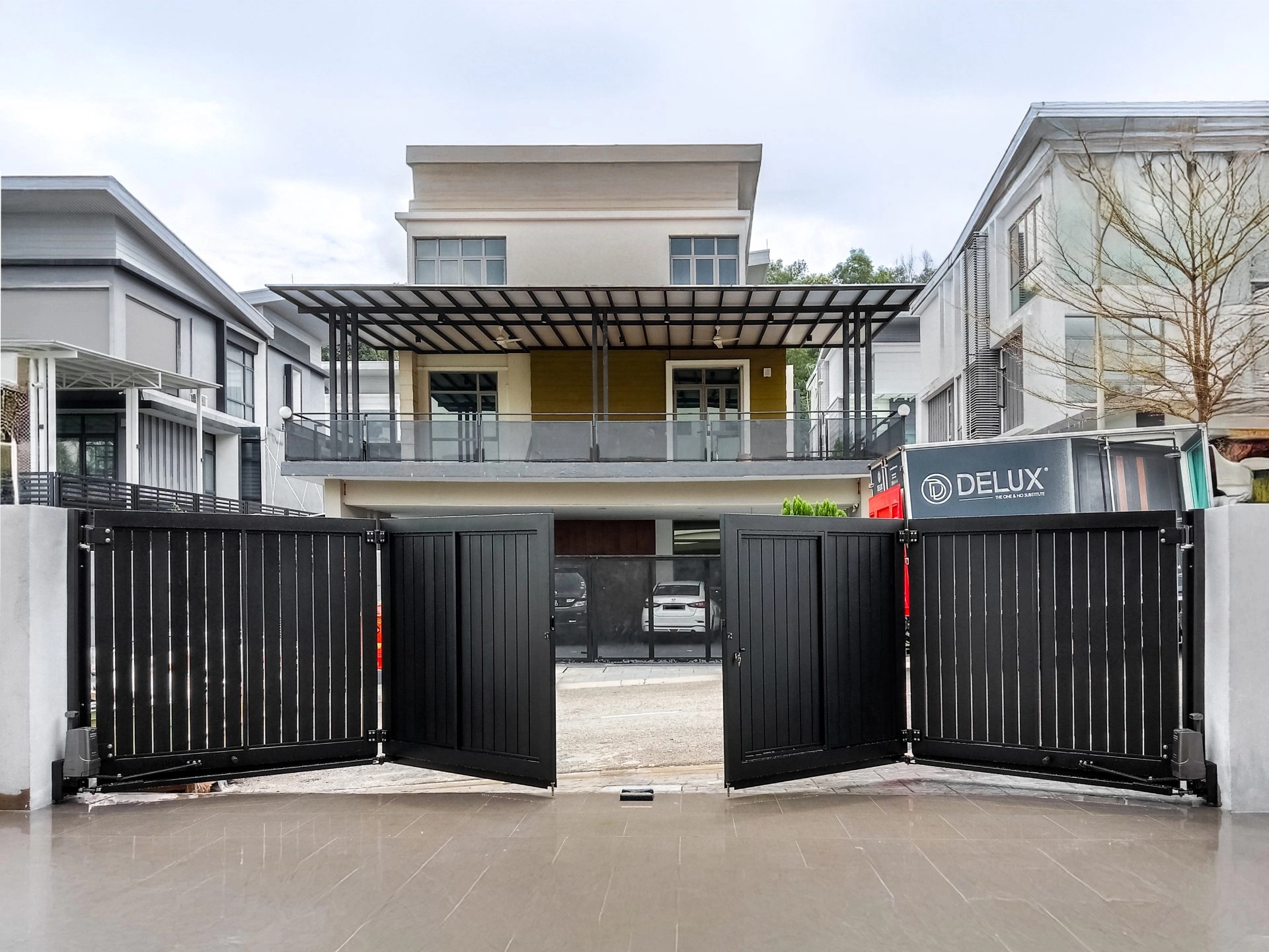 Trackless folding gate Trackless autogate Folding gate Malaysia Aluminium gate Malaysia Delux autogate Unigate Autogate Malaysia Unigate Malaysia Trackless gate Malaysia Aluminium gate supplier Malaysia Aluminium auto gate Autogate price Autogate system price Trackless autogate malaysia price Autogate malaysia price Aluminium gate suppliers contemporary 802