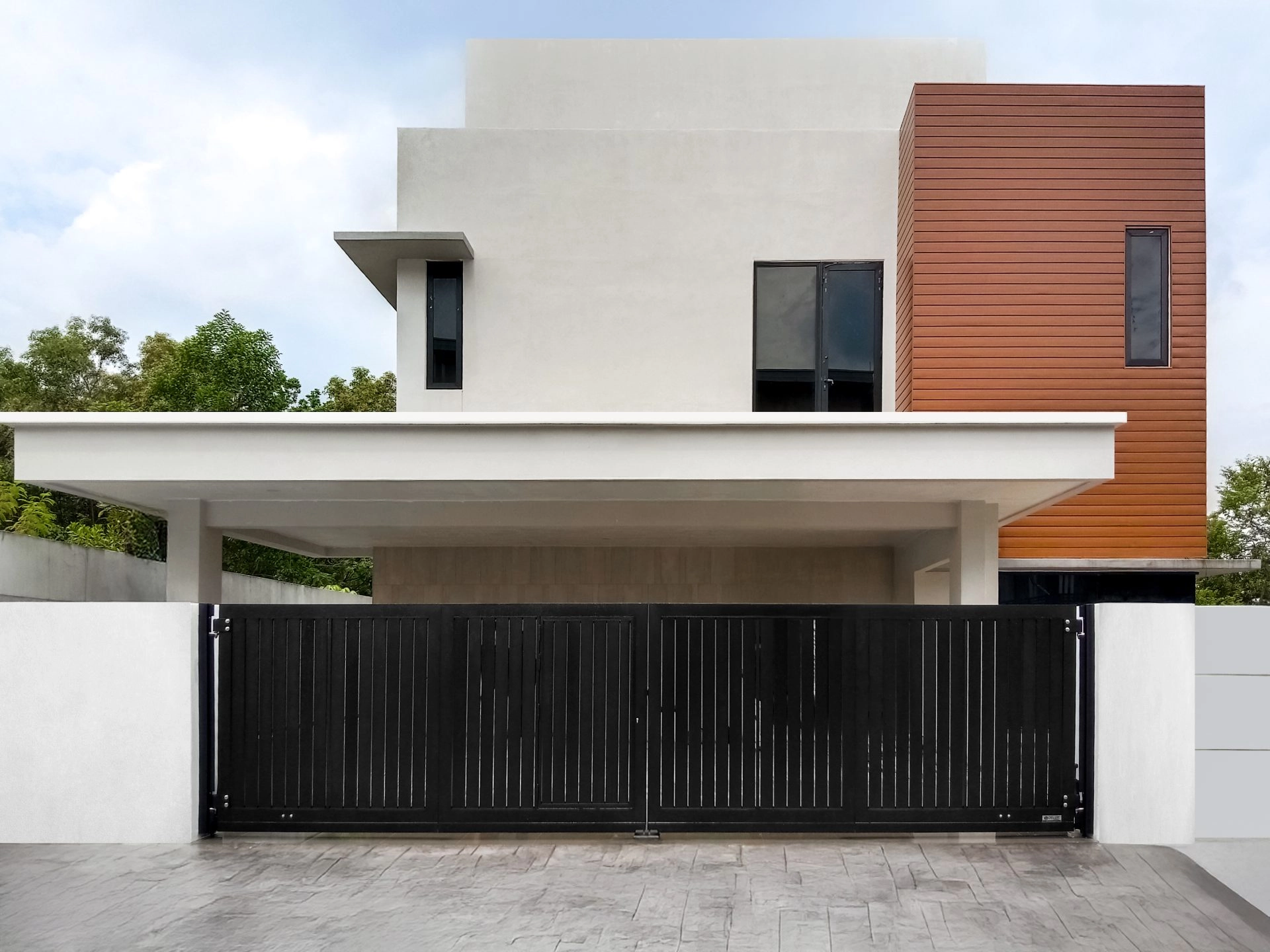 Trackless folding gate Trackless autogate Folding gate Malaysia Aluminium gate Malaysia Delux autogate Unigate Autogate Malaysia Unigate Malaysia Trackless gate Malaysia Aluminium gate supplier Malaysia Aluminium auto gate Autogate price Autogate system price Trackless autogate malaysia price Autogate malaysia price Aluminium gate suppliers contemporary 802