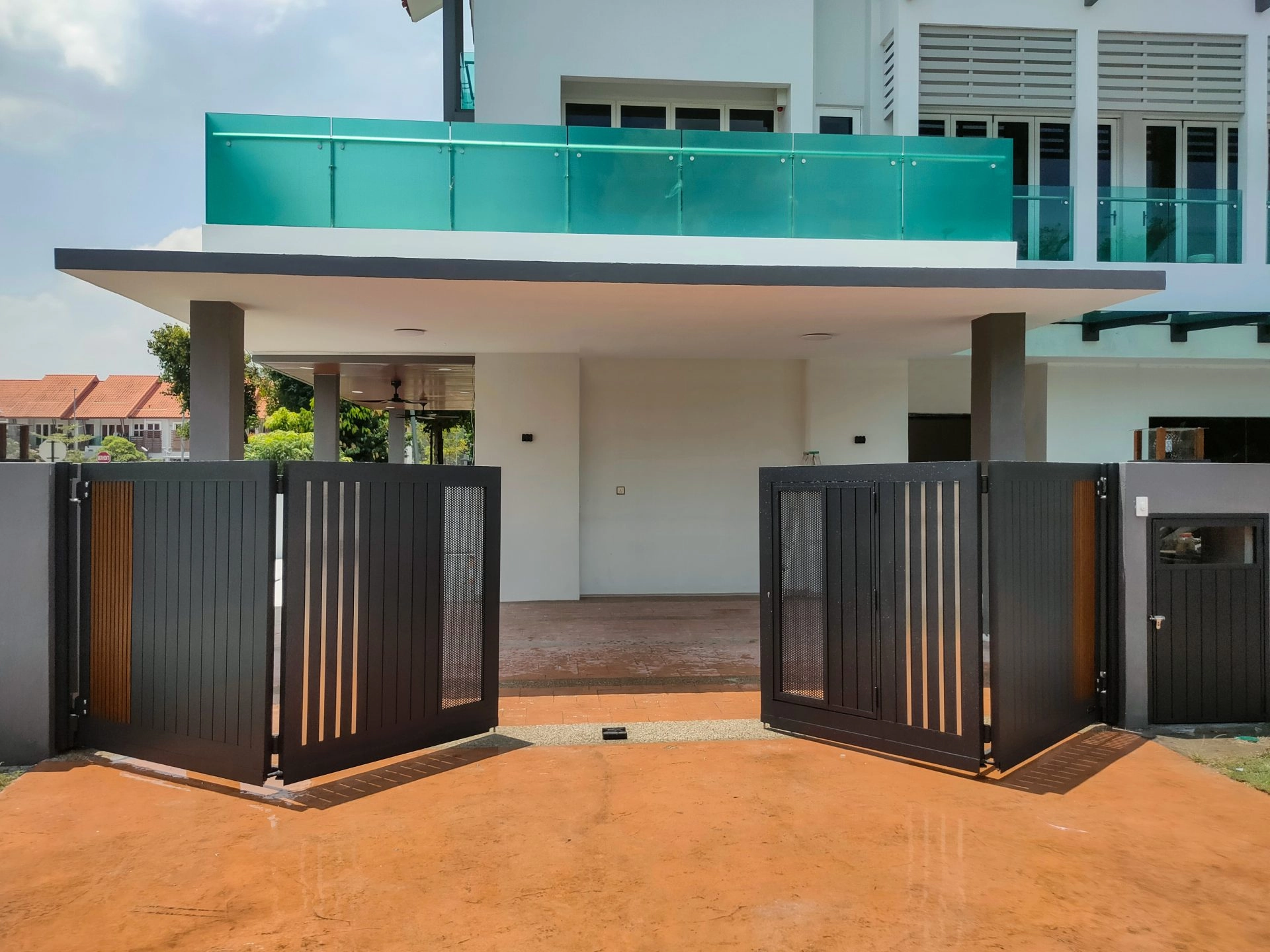 Trackless folding gate Trackless autogate Folding gate Malaysia Aluminium gate Malaysia Delux autogate Unigate Autogate Malaysia Unigate Malaysia Trackless gate Malaysia Aluminium gate supplier Malaysia Aluminium auto gate Autogate price Autogate system price Trackless autogate malaysia price Autogate malaysia price Aluminium gate suppliers pine 3