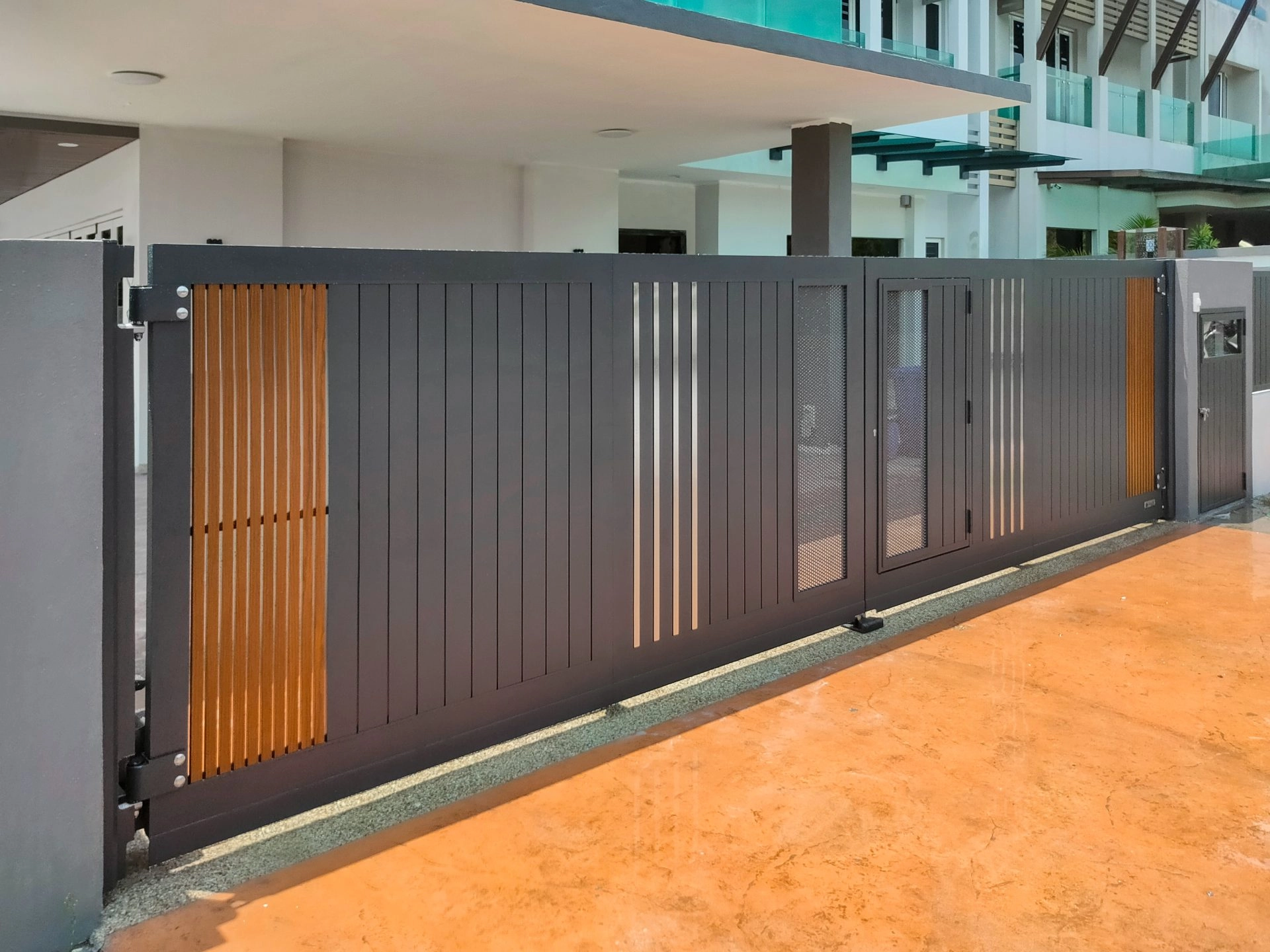 Trackless folding gate Trackless autogate Folding gate Malaysia Aluminium gate Malaysia Delux autogate Unigate Autogate Malaysia Unigate Malaysia Trackless gate Malaysia Aluminium gate supplier Malaysia Aluminium auto gate Autogate price Autogate system price Trackless autogate malaysia price Autogate malaysia price Aluminium gate suppliers pine 3