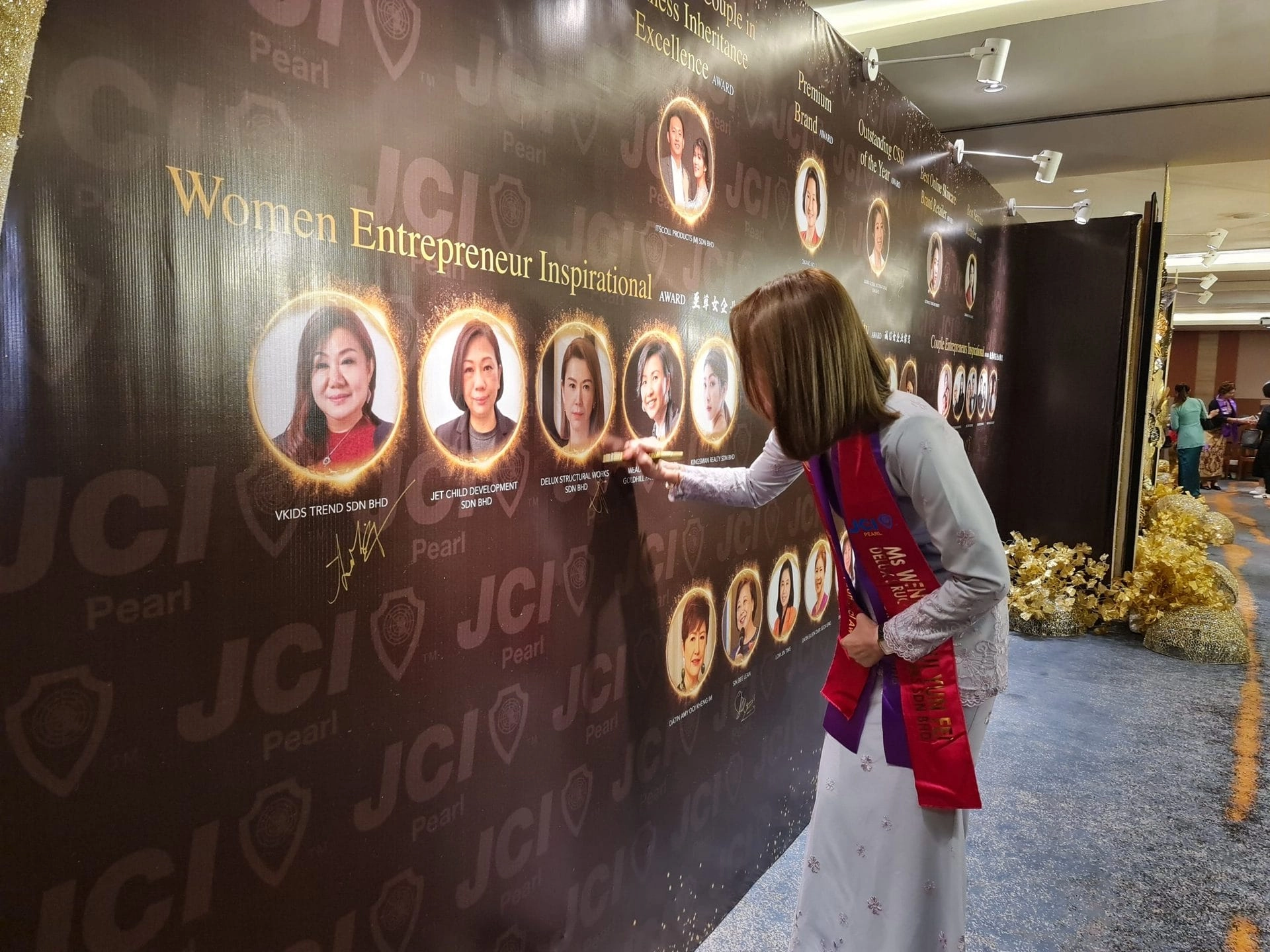 Image gallery marquee