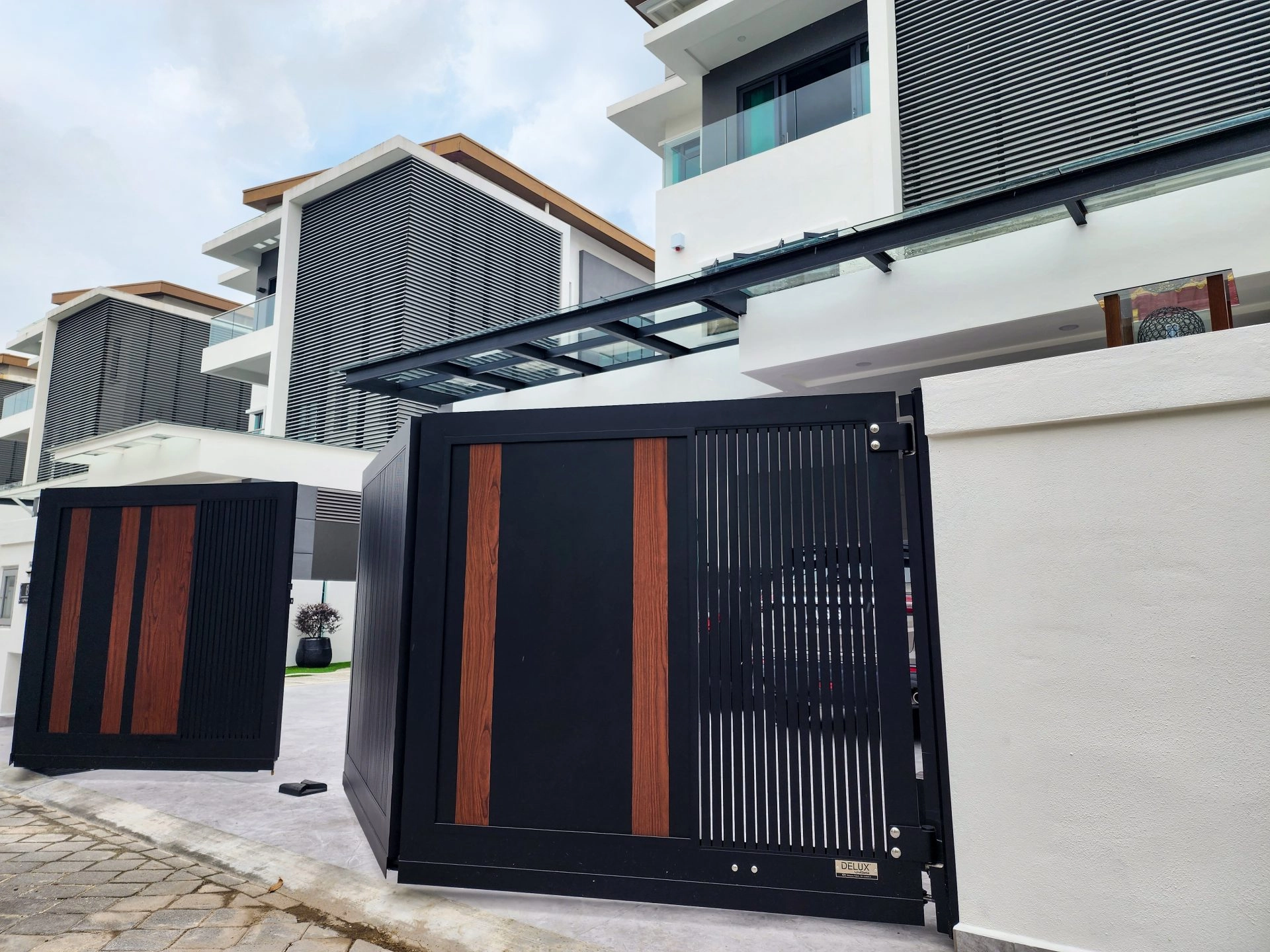 Trackless folding gate Trackless autogate Folding gate Malaysia Aluminium gate Malaysia Delux autogate Unigate Autogate Malaysia Unigate Malaysia Trackless gate Malaysia Aluminium gate supplier Malaysia Aluminium auto gate Autogate price Autogate system price Trackless autogate malaysia price Autogate malaysia price Aluminium gate suppliers inline 8