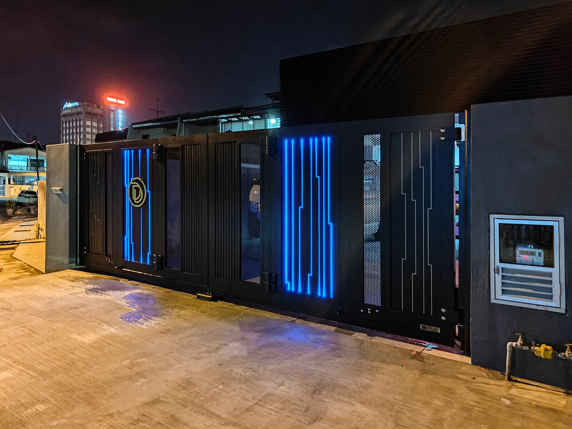 Trackless folding gate Trackless autogate Folding gate Malaysia Aluminium gate Malaysia Delux autogate Unigate Autogate Malaysia Unigate Malaysia Trackless gate Malaysia Aluminium gate supplier Malaysia Aluminium auto gate Autogate price Autogate system price Trackless autogate malaysia price Autogate malaysia price Aluminium gate suppliers vibe