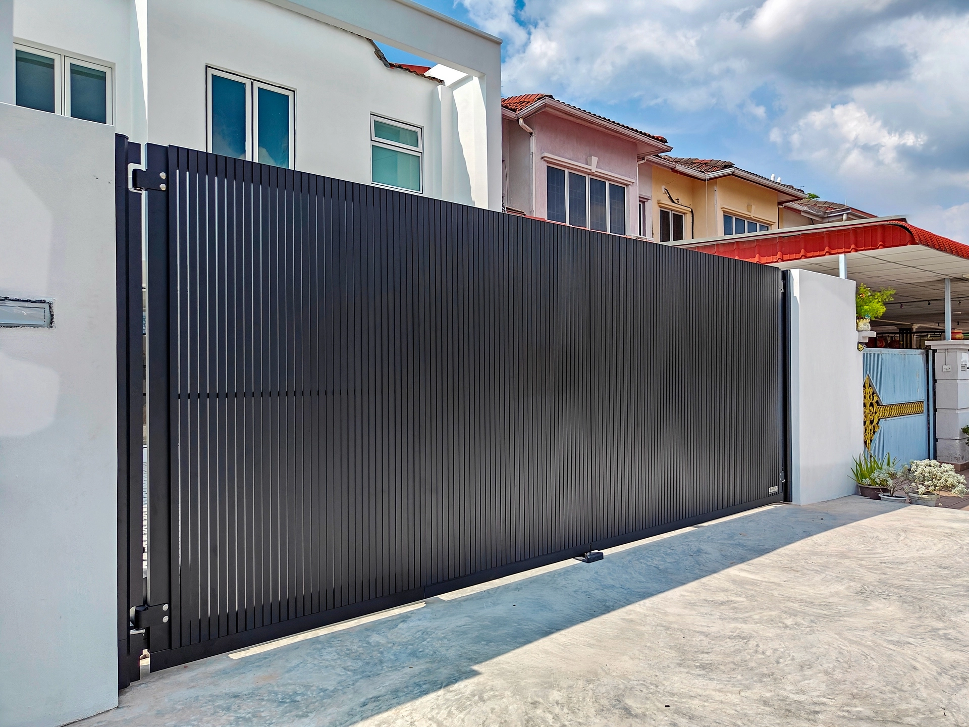 Trackless folding gate Trackless autogate Folding gate Malaysia Aluminium gate Malaysia Delux autogate Unigate Autogate Malaysia Unigate Malaysia Trackless gate Malaysia Aluminium gate supplier Malaysia Aluminium auto gate Autogate price Autogate system price Trackless autogate malaysia price Autogate malaysia price Aluminium gate suppliers x8