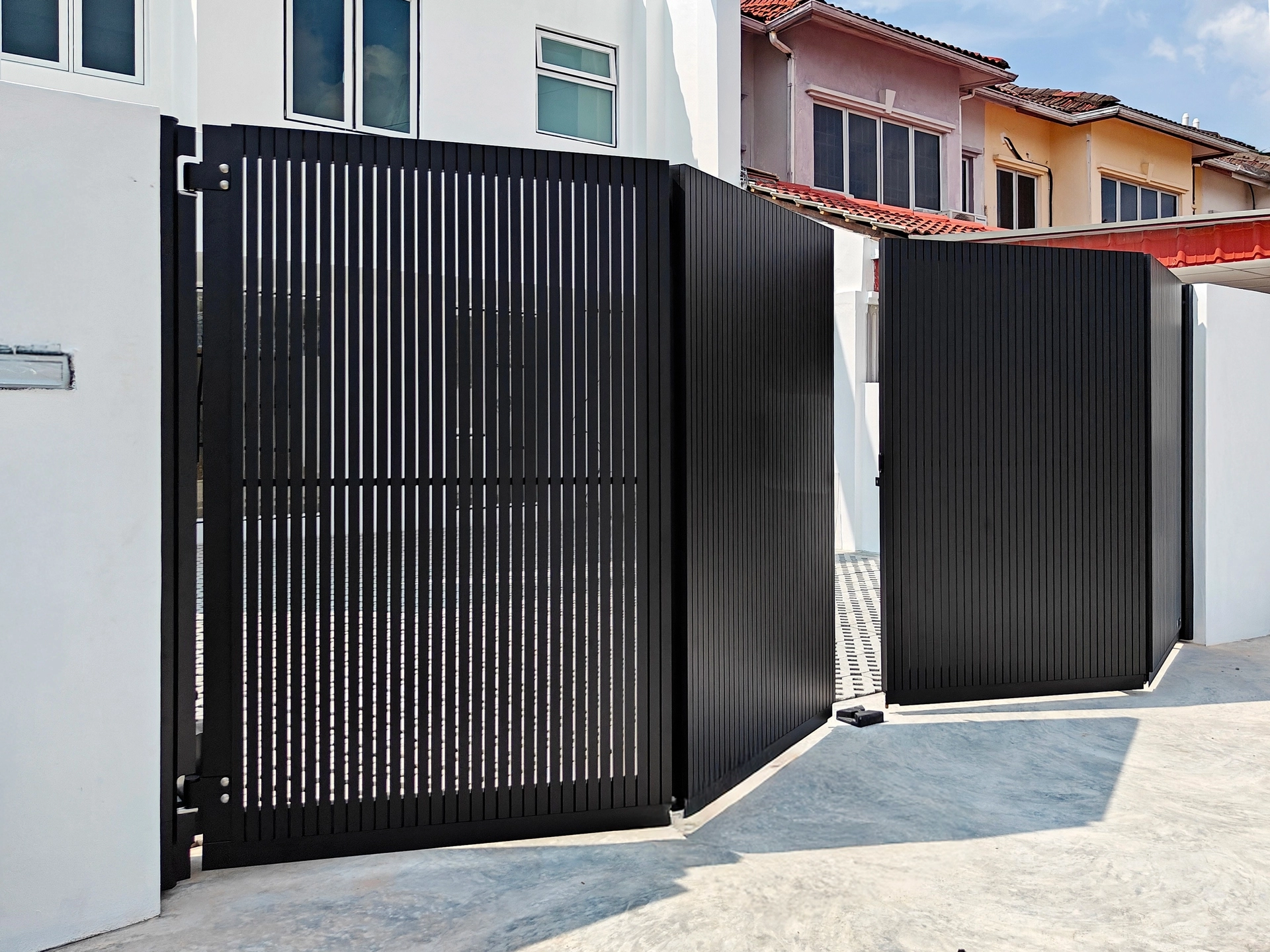 Trackless folding gate Trackless autogate Folding gate Malaysia Aluminium gate Malaysia Delux autogate Unigate Autogate Malaysia Unigate Malaysia Trackless gate Malaysia Aluminium gate supplier Malaysia Aluminium auto gate Autogate price Autogate system price Trackless autogate malaysia price Autogate malaysia price Aluminium gate suppliers x8