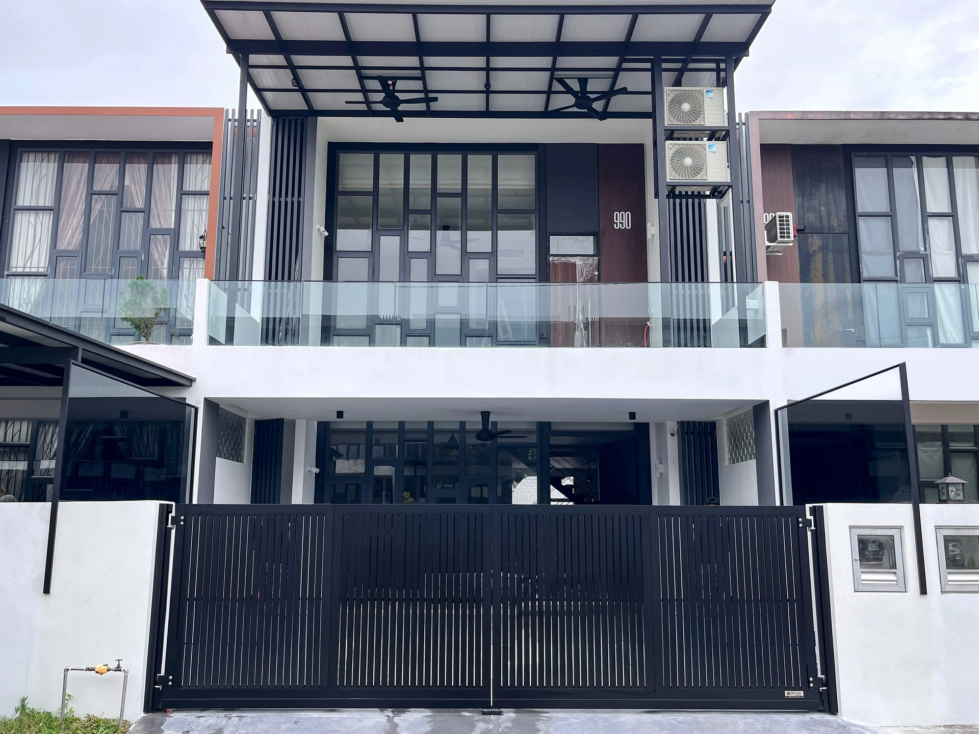 Trackless folding gate Trackless autogate Folding gate Malaysia Aluminium gate Malaysia Delux autogate Unigate Autogate Malaysia Unigate Malaysia Trackless gate Malaysia Aluminium gate supplier Malaysia Aluminium auto gate Autogate price Autogate system price Trackless autogate malaysia price Autogate malaysia price Aluminium gate suppliers texstone x17