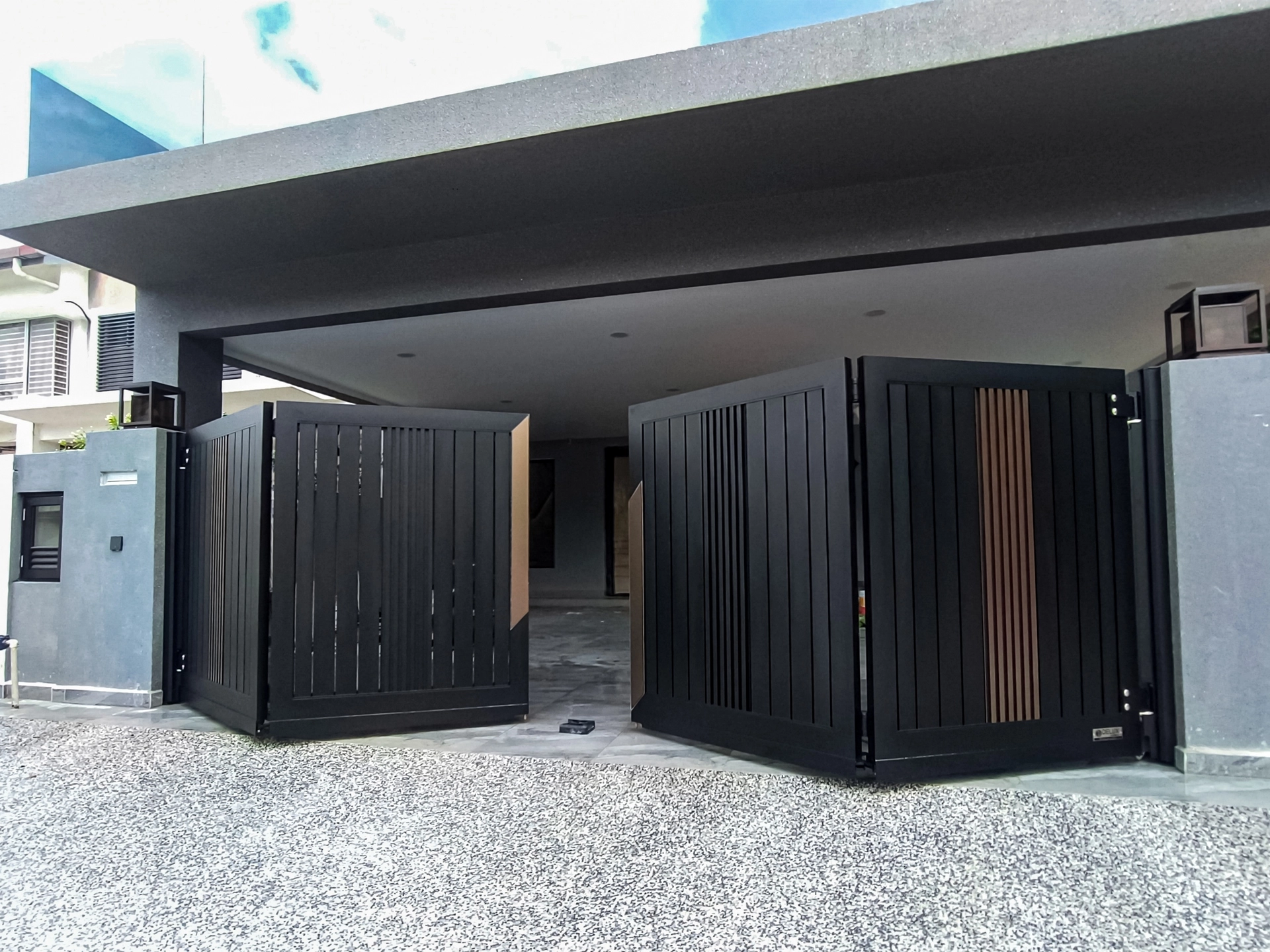 Trackless folding gate Trackless autogate Folding gate Malaysia Aluminium gate Malaysia Delux autogate Unigate Autogate Malaysia Unigate Malaysia Trackless gate Malaysia Aluminium gate supplier Malaysia Aluminium auto gate Autogate price Autogate system price Trackless autogate malaysia price Autogate malaysia price Aluminium gate suppliers lustre 1