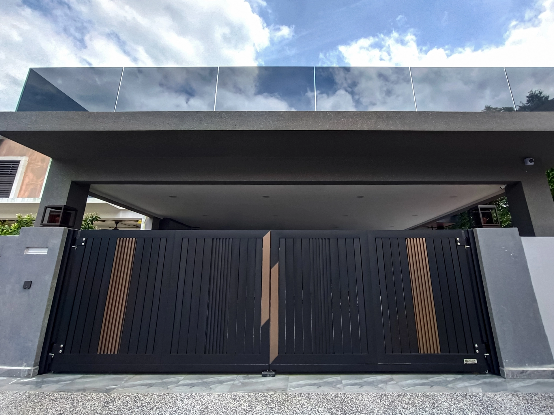 Trackless folding gate Trackless autogate Folding gate Malaysia Aluminium gate Malaysia Delux autogate Unigate Autogate Malaysia Unigate Malaysia Trackless gate Malaysia Aluminium gate supplier Malaysia Aluminium auto gate Autogate price Autogate system price Trackless autogate malaysia price Autogate malaysia price Aluminium gate suppliers lustre 1