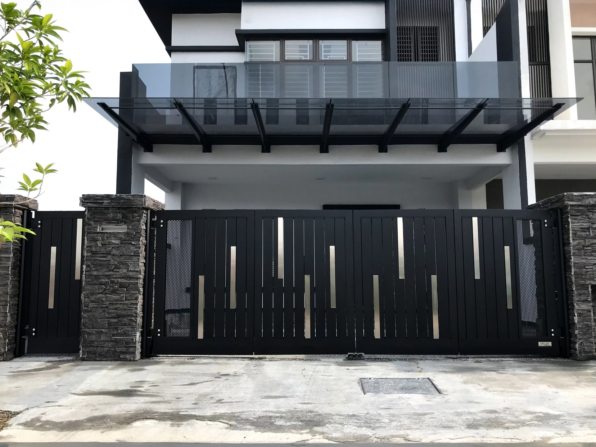 Trackless folding gate Trackless autogate Folding gate Malaysia Aluminium gate Malaysia Delux autogate Unigate Autogate Malaysia Unigate Malaysia Trackless gate Malaysia Aluminium gate supplier Malaysia Aluminium auto gate Autogate price Autogate system price Trackless autogate malaysia price Autogate malaysia price Aluminium gate suppliers classline 301