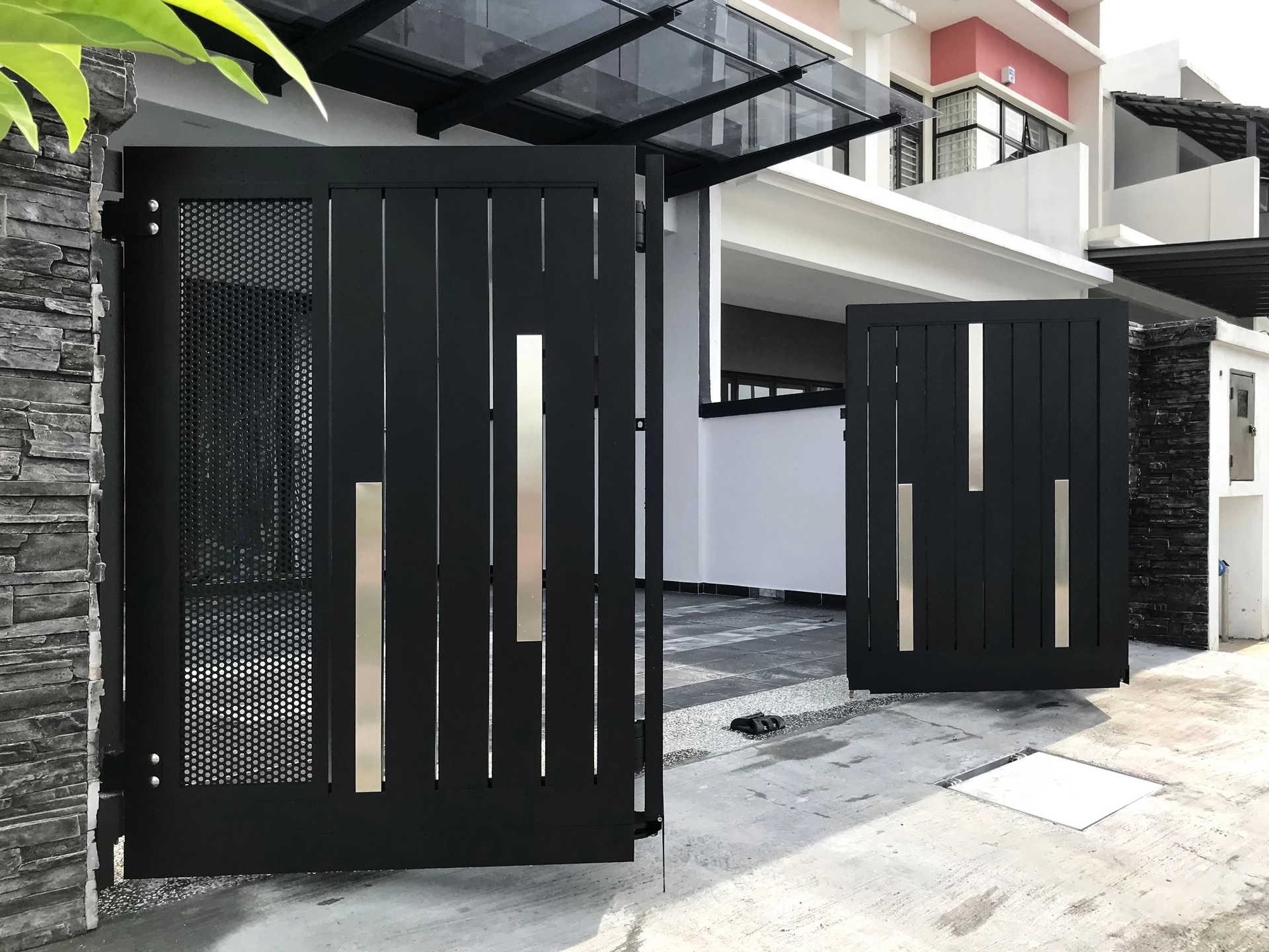 Trackless folding gate Trackless autogate Folding gate Malaysia Aluminium gate Malaysia Delux autogate Unigate Autogate Malaysia Unigate Malaysia Trackless gate Malaysia Aluminium gate supplier Malaysia Aluminium auto gate Autogate price Autogate system price Trackless autogate malaysia price Autogate malaysia price Aluminium gate suppliers classline 301