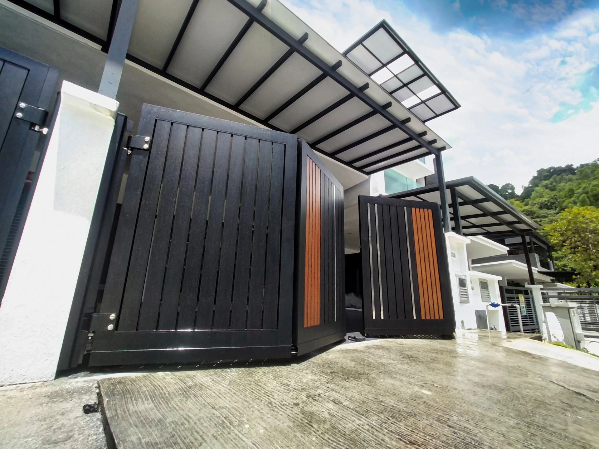 Trackless folding gate Trackless autogate Folding gate Malaysia Aluminium gate Malaysia Delux autogate Unigate Autogate Malaysia Unigate Malaysia Trackless gate Malaysia Aluminium gate supplier Malaysia Aluminium auto gate Autogate price Autogate system price Trackless autogate malaysia price Autogate malaysia price Aluminium gate suppliers breeze 4