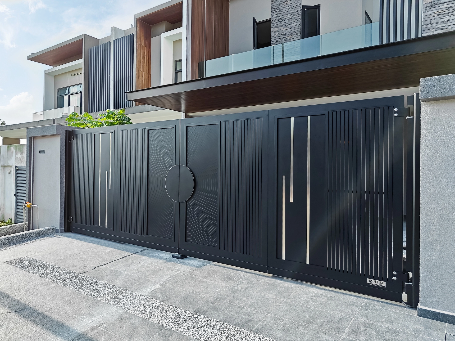 Trackless folding gate Trackless autogate Folding gate Malaysia Aluminium gate Malaysia Delux autogate Unigate Autogate Malaysia Unigate Malaysia Trackless gate Malaysia Aluminium gate supplier Malaysia Aluminium auto gate Autogate price Autogate system price Trackless autogate malaysia price Autogate malaysia price Aluminium gate suppliers grono 1