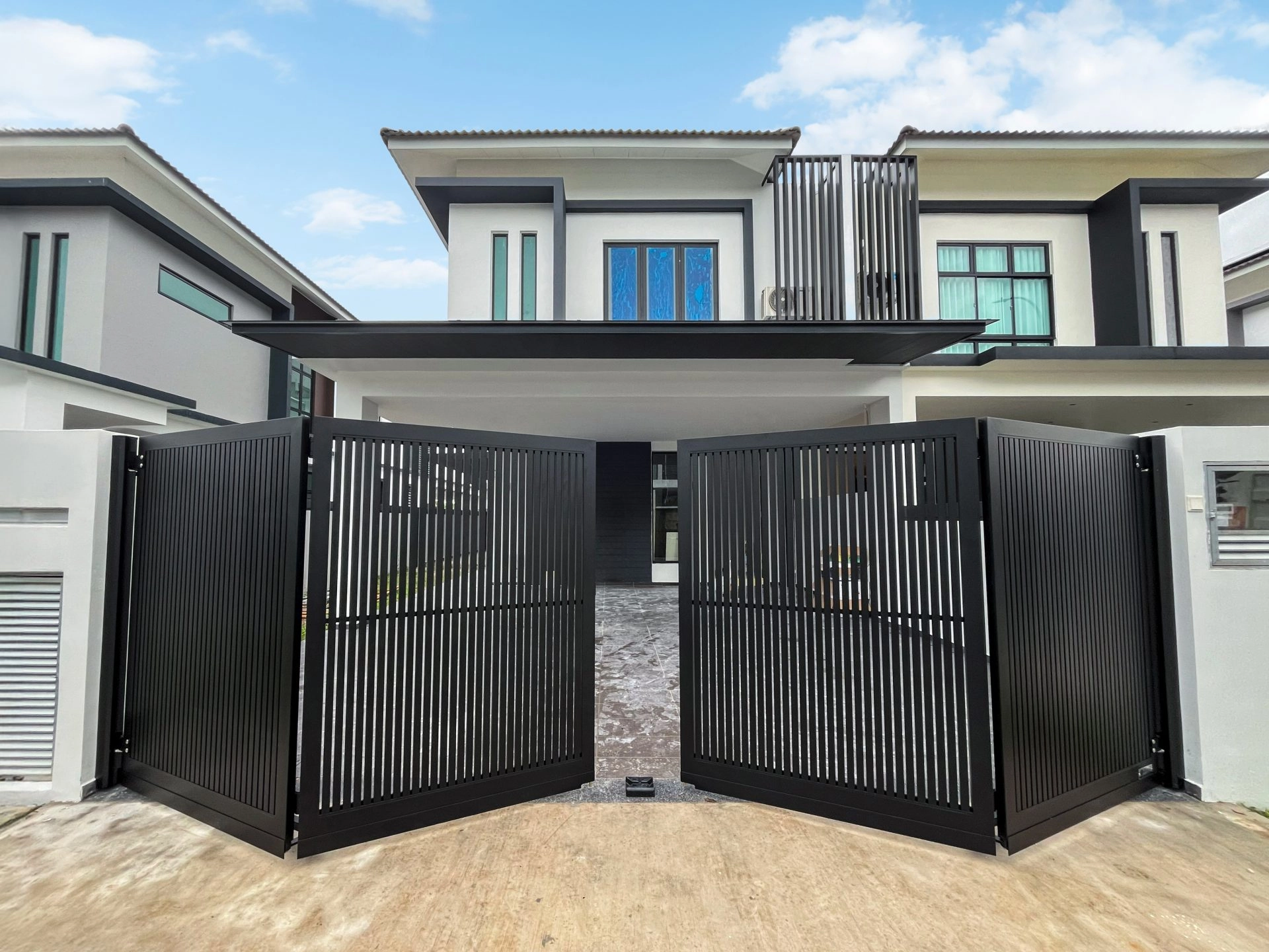 Trackless folding gate Trackless autogate Folding gate Malaysia Aluminium gate Malaysia Delux autogate Unigate Autogate Malaysia Unigate Malaysia Trackless gate Malaysia Aluminium gate supplier Malaysia Aluminium auto gate Autogate price Autogate system price Trackless autogate malaysia price Autogate malaysia price Aluminium gate suppliers texstone x16