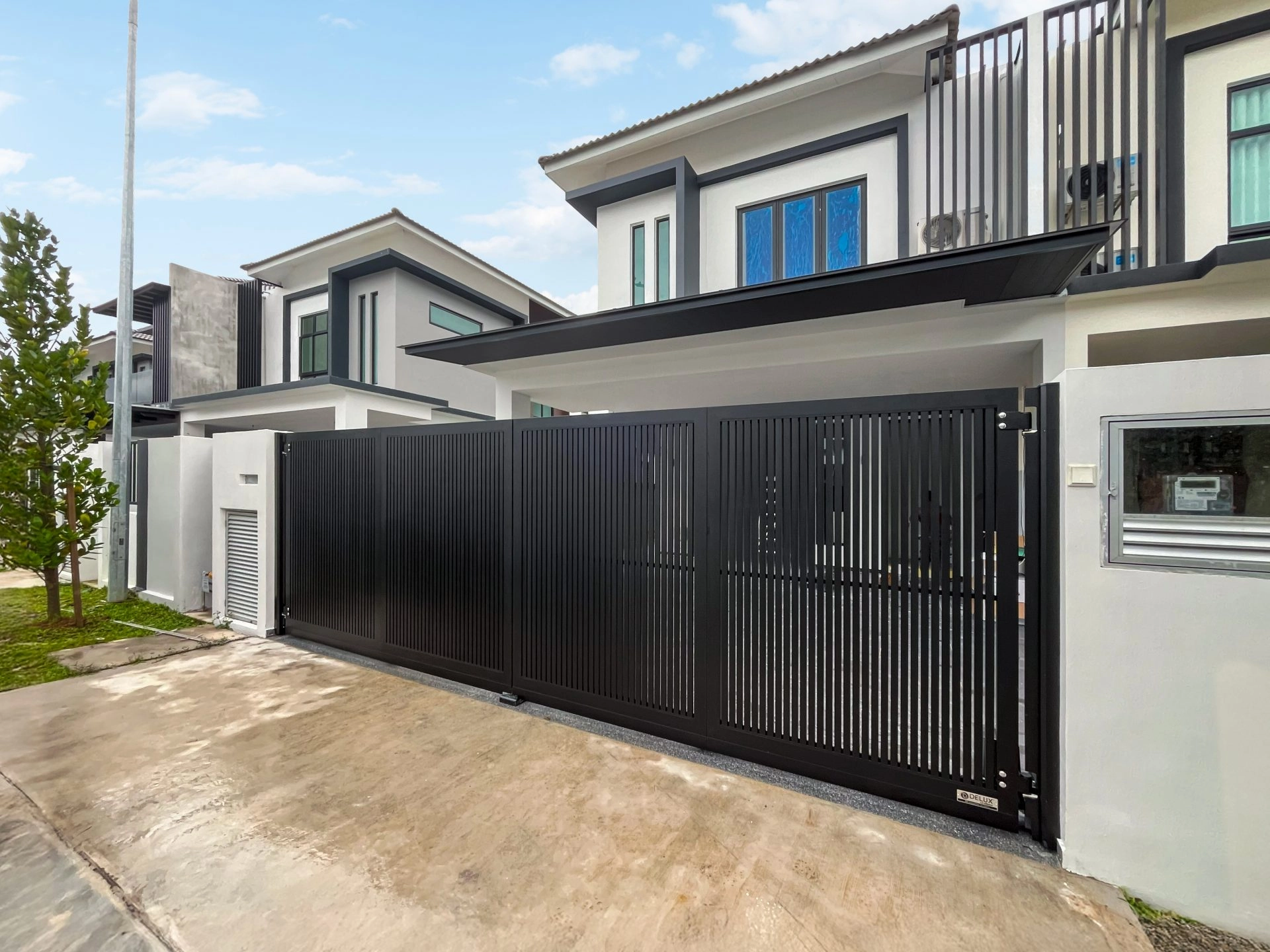 Trackless folding gate Trackless autogate Folding gate Malaysia Aluminium gate Malaysia Delux autogate Unigate Autogate Malaysia Unigate Malaysia Trackless gate Malaysia Aluminium gate supplier Malaysia Aluminium auto gate Autogate price Autogate system price Trackless autogate malaysia price Autogate malaysia price Aluminium gate suppliers texstone x16