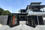 Trackless folding gate Trackless autogate Folding gate Malaysia Aluminium gate Malaysia Delux autogate Unigate Autogate Malaysia Unigate Malaysia Trackless gate Malaysia Aluminium gate supplier Malaysia Aluminium auto gate Autogate price Autogate system price Trackless autogate malaysia price Autogate malaysia price Aluminium gate suppliers Linex 3