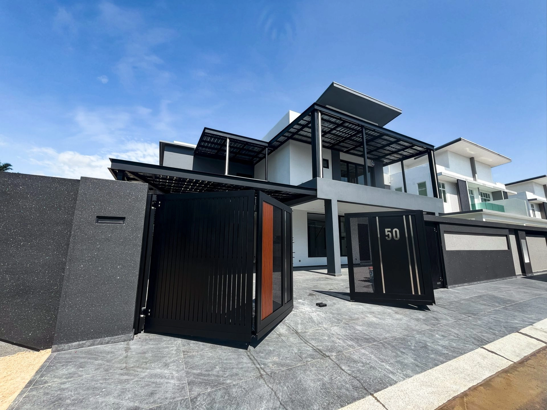 Trackless folding gate Trackless autogate Folding gate Malaysia Aluminium gate Malaysia Delux autogate Unigate Autogate Malaysia Unigate Malaysia Trackless gate Malaysia Aluminium gate supplier Malaysia Aluminium auto gate Autogate price Autogate system price Trackless autogate malaysia price Autogate malaysia price Aluminium gate suppliers Linex 3