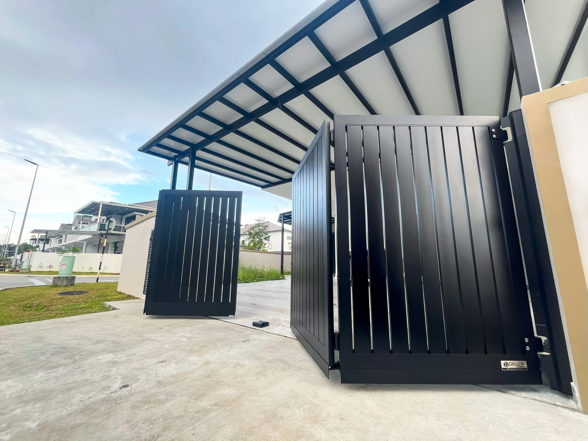 Trackless folding gate Trackless autogate Folding gate Malaysia Aluminium gate Malaysia Delux autogate Unigate Autogate Malaysia Unigate Malaysia Trackless gate Malaysia Aluminium gate supplier Malaysia Aluminium auto gate Autogate price Autogate system price Trackless autogate malaysia price Autogate malaysia price Aluminium gate suppliers contemporary 802