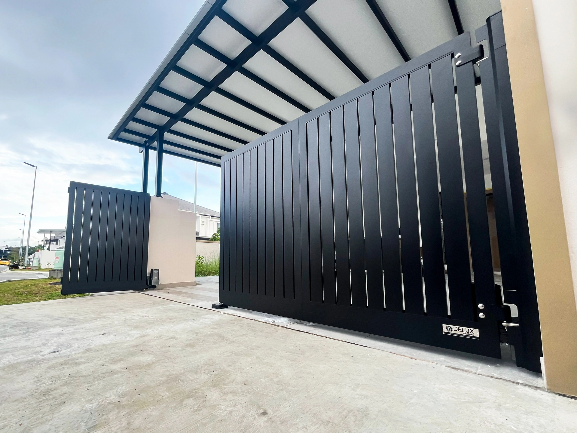 Trackless folding gate Trackless autogate Folding gate Malaysia Aluminium gate Malaysia Delux autogate Unigate Autogate Malaysia Unigate Malaysia Trackless gate Malaysia Aluminium gate supplier Malaysia Aluminium auto gate Autogate price Autogate system price Trackless autogate malaysia price Autogate malaysia price Aluminium gate suppliers contemporary 802