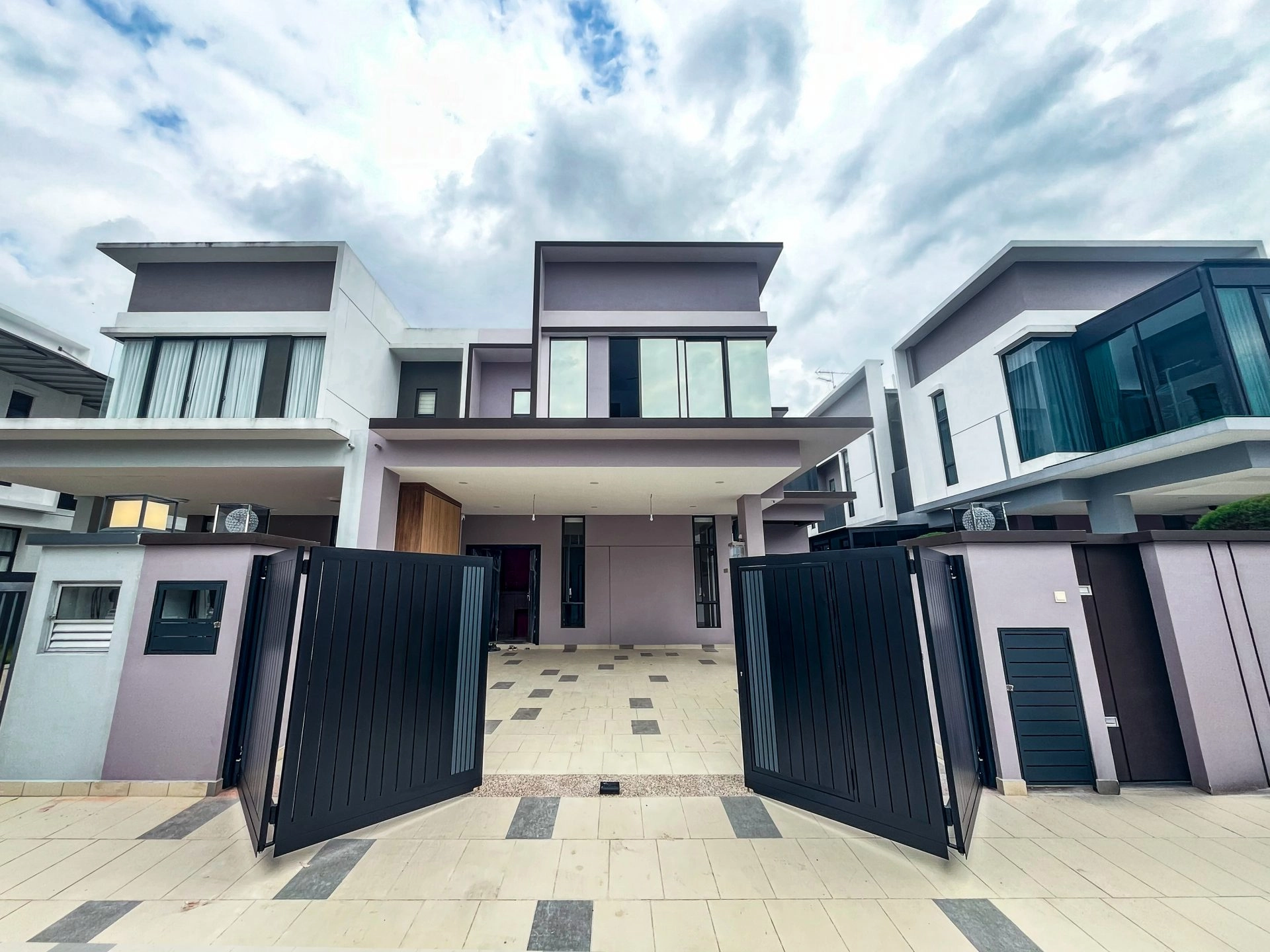 Trackless folding gate Trackless autogate Folding gate Malaysia Aluminium gate Malaysia Delux autogate Unigate Autogate Malaysia Unigate Malaysia Trackless gate Malaysia Aluminium gate supplier Malaysia Aluminium auto gate Autogate price Autogate system price Trackless autogate malaysia price Autogate malaysia price Aluminium gate suppliers pine 5b