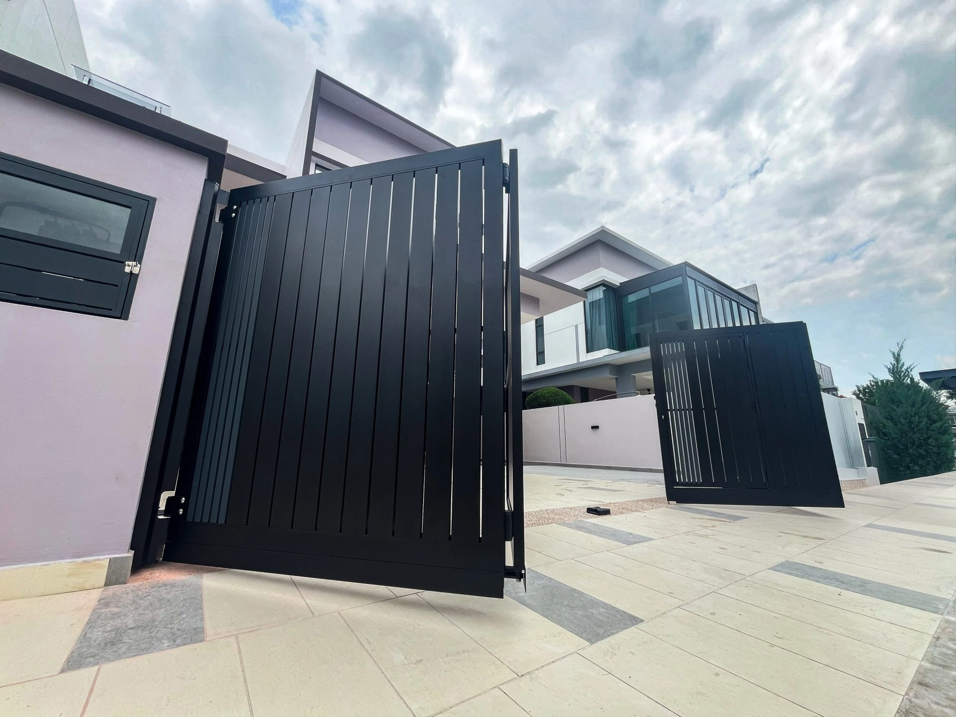 Trackless folding gate Trackless autogate Folding gate Malaysia Aluminium gate Malaysia Delux autogate Unigate Autogate Malaysia Unigate Malaysia Trackless gate Malaysia Aluminium gate supplier Malaysia Aluminium auto gate Autogate price Autogate system price Trackless autogate malaysia price Autogate malaysia price Aluminium gate suppliers pine 5b